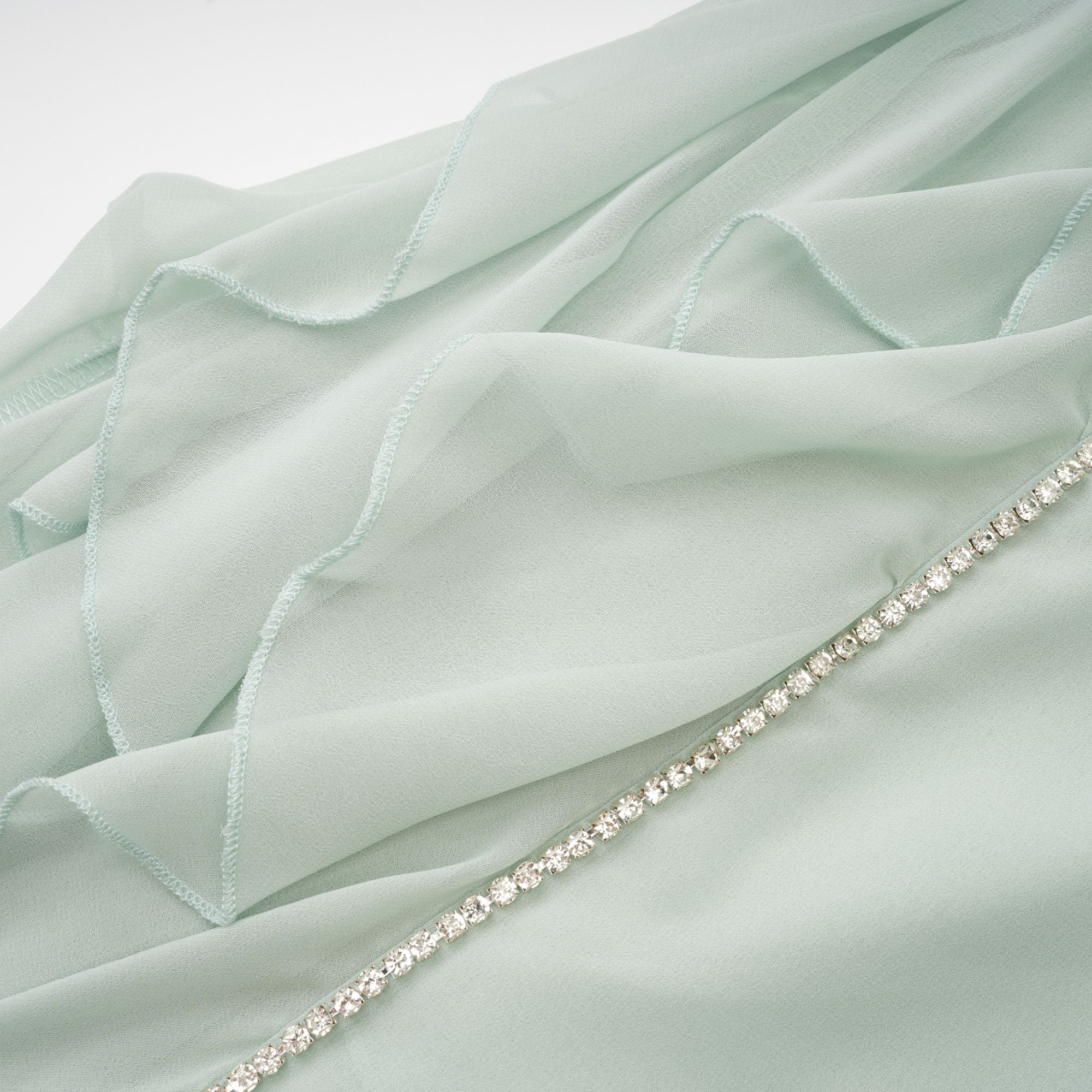 فستان ساليلا متوسط الطول مزين بالكشكشة