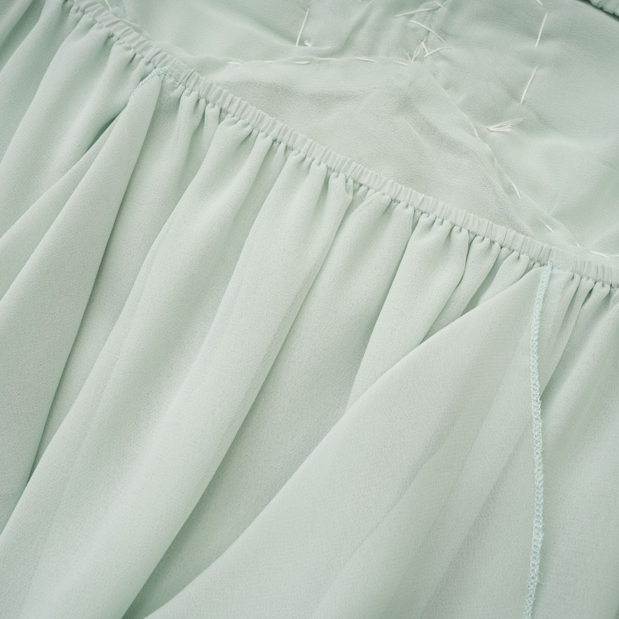 فستان ساليلا متوسط الطول مزين بالكشكشة