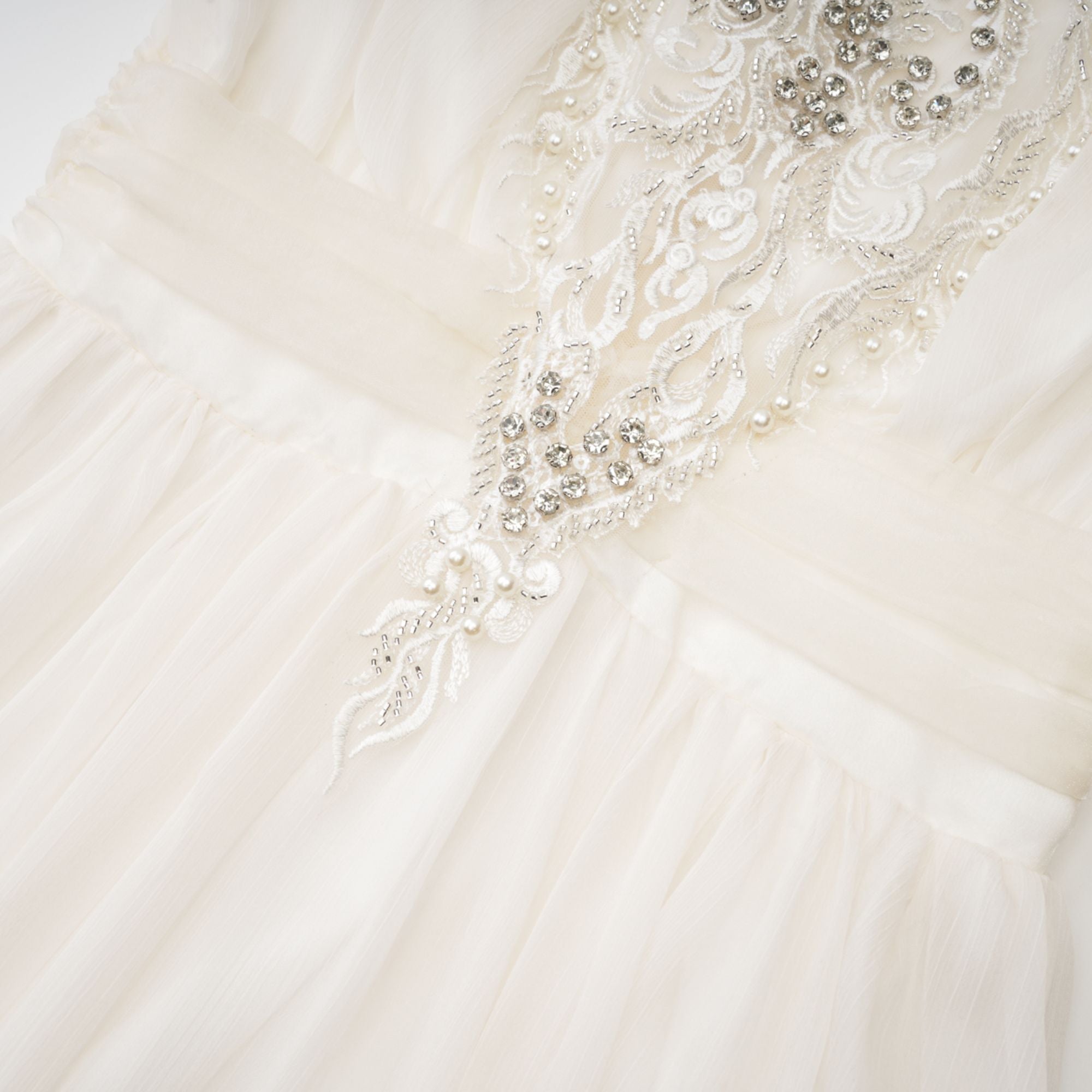 فستان ميراج مزين بتفاصيل الدانتيل