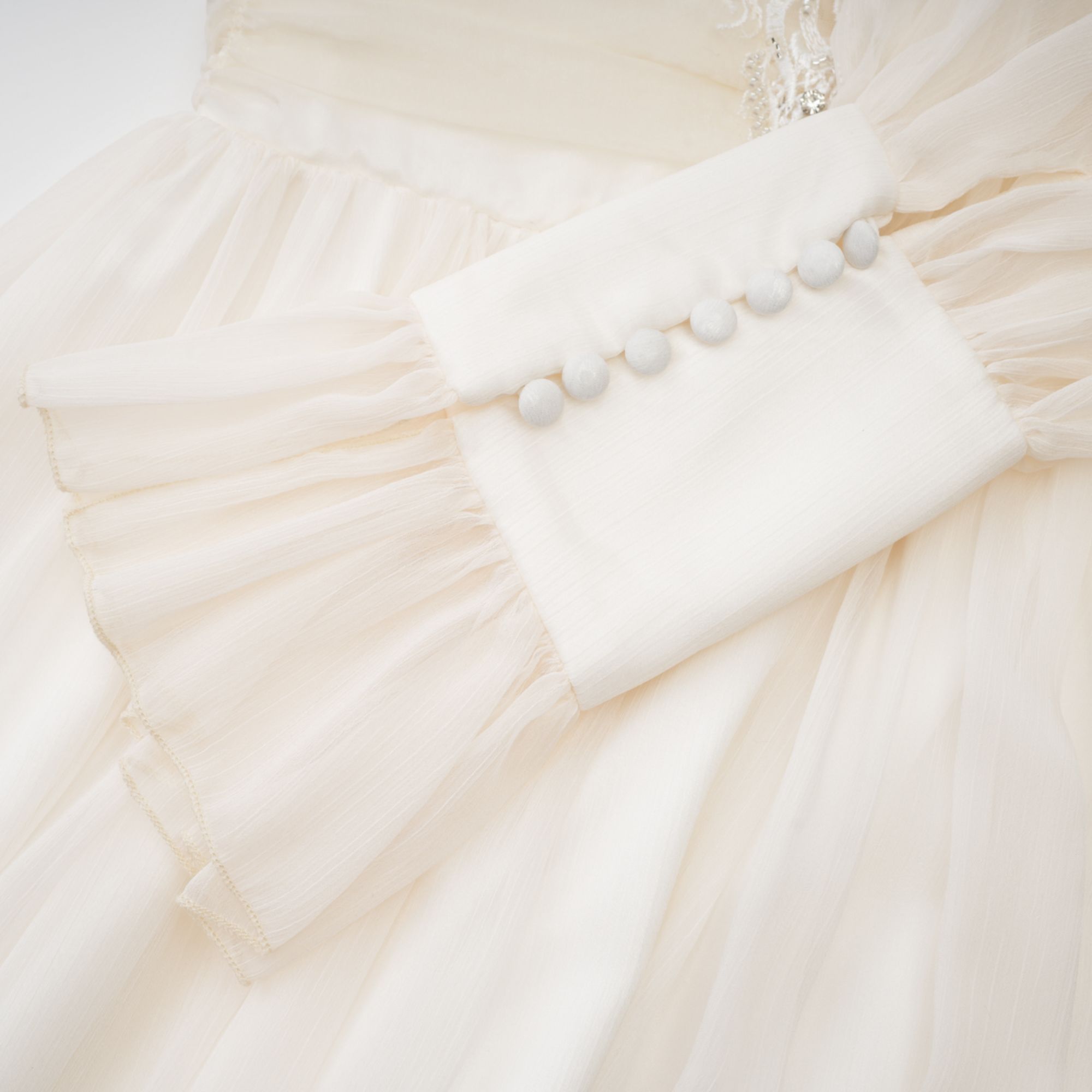 فستان ميراج مزين بتفاصيل الدانتيل