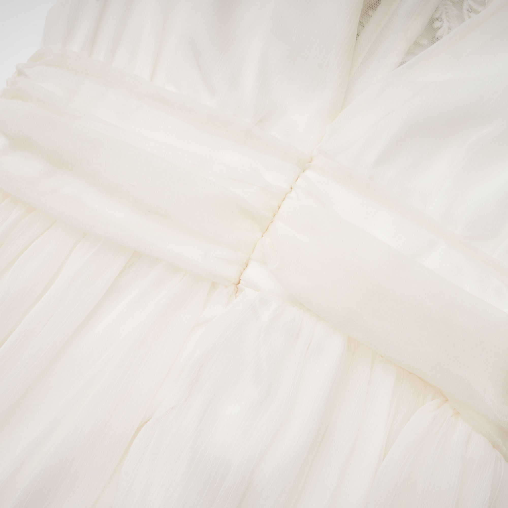 فستان ميراج مزين بتفاصيل الدانتيل