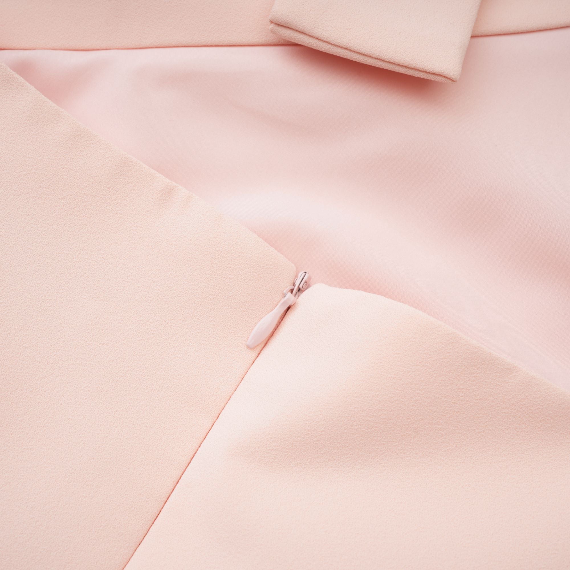 فستان كاتارينا مزين بالريش