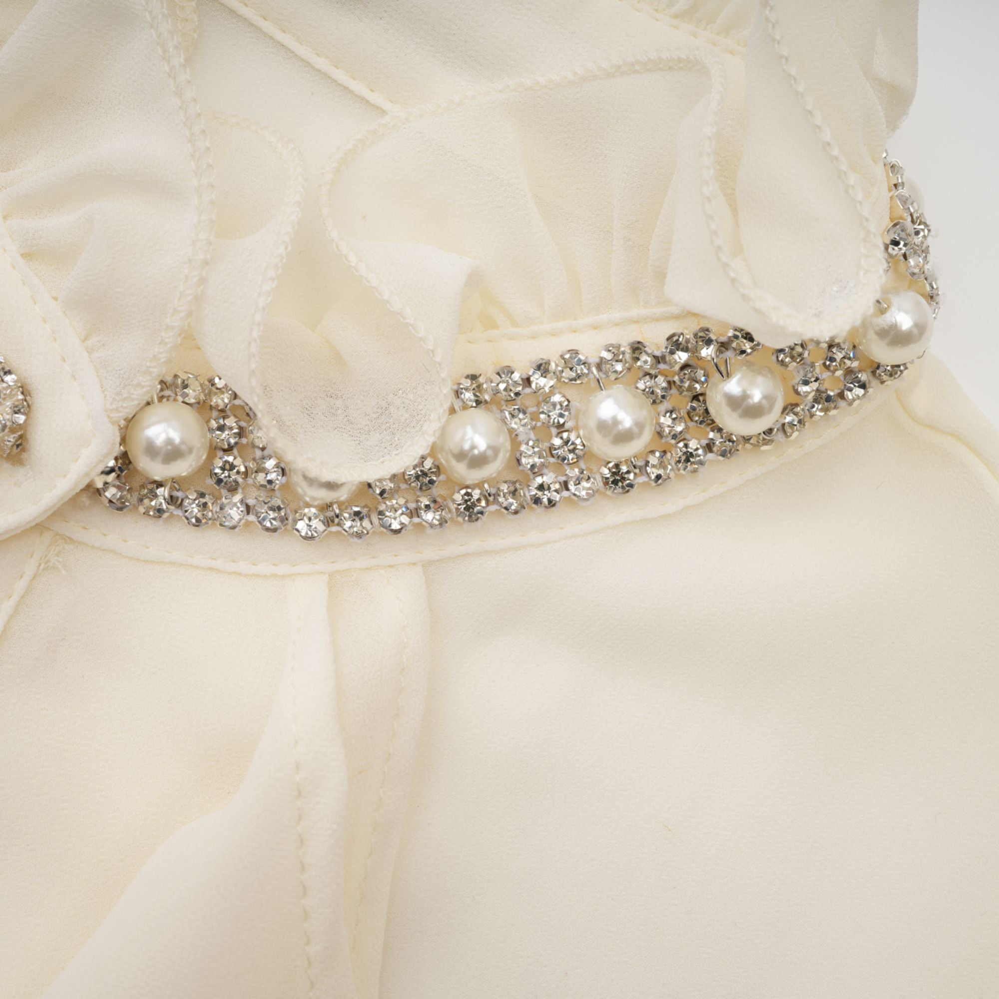 قميص هيلين المزين بالكشكشة