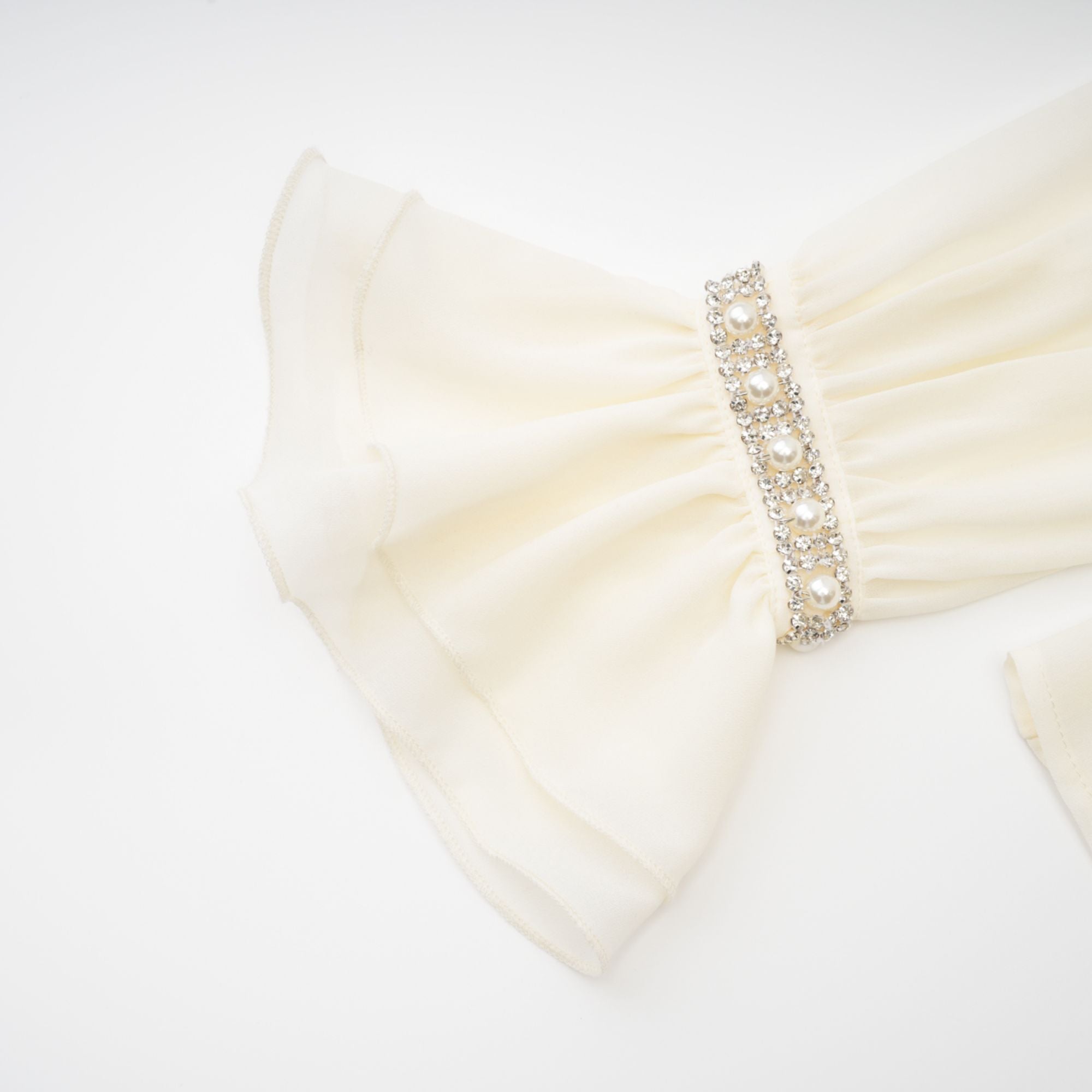 قميص هيلين المزين بالكشكشة