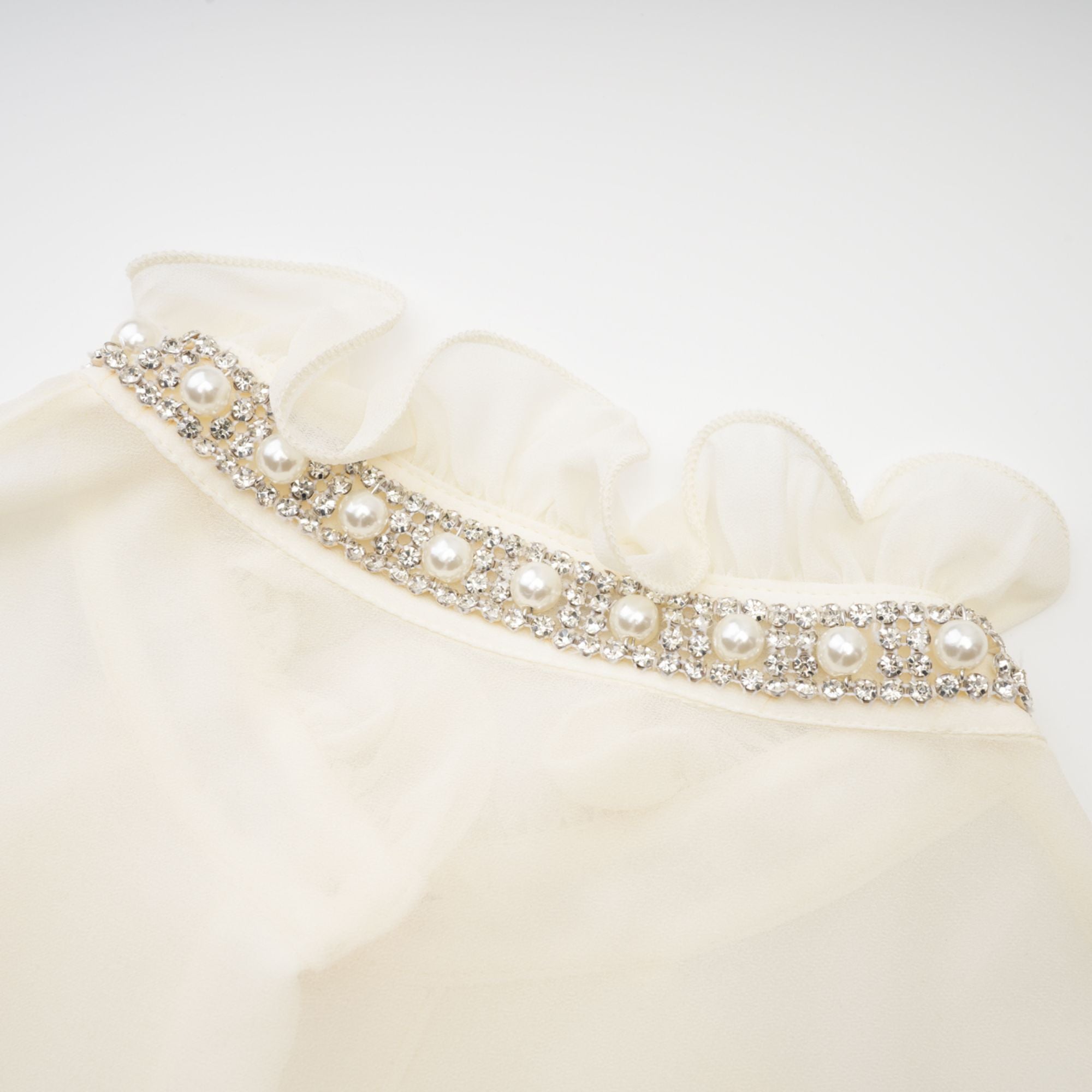 قميص هيلين المزين بالكشكشة