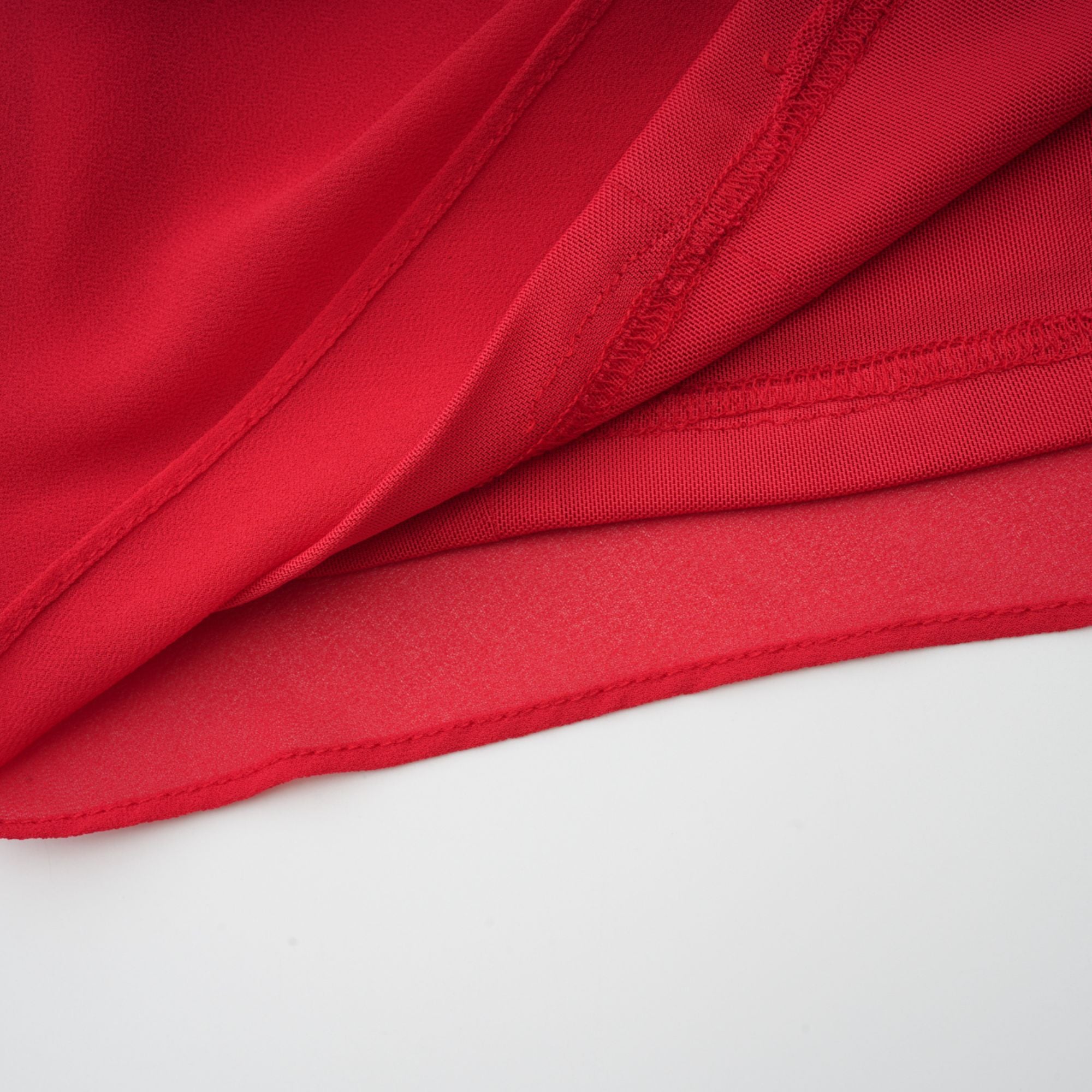 فستان كلارابيل القصير باللون الأحمر