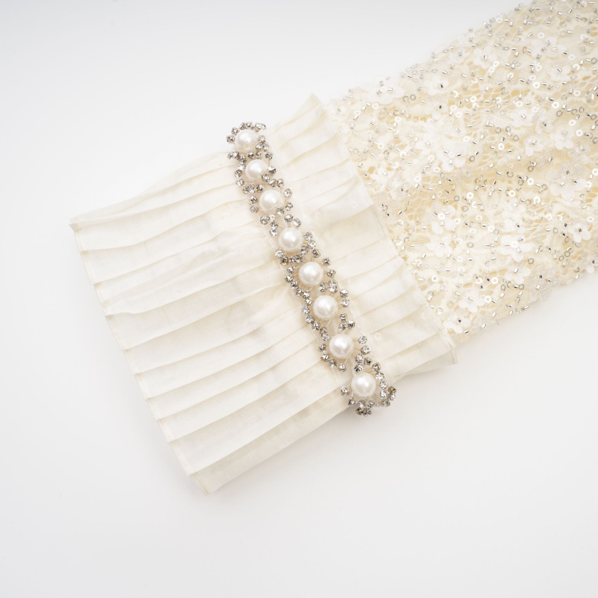 سترة Madeleine مزينة باللؤلؤ الصناعي ومزينة بالزهور