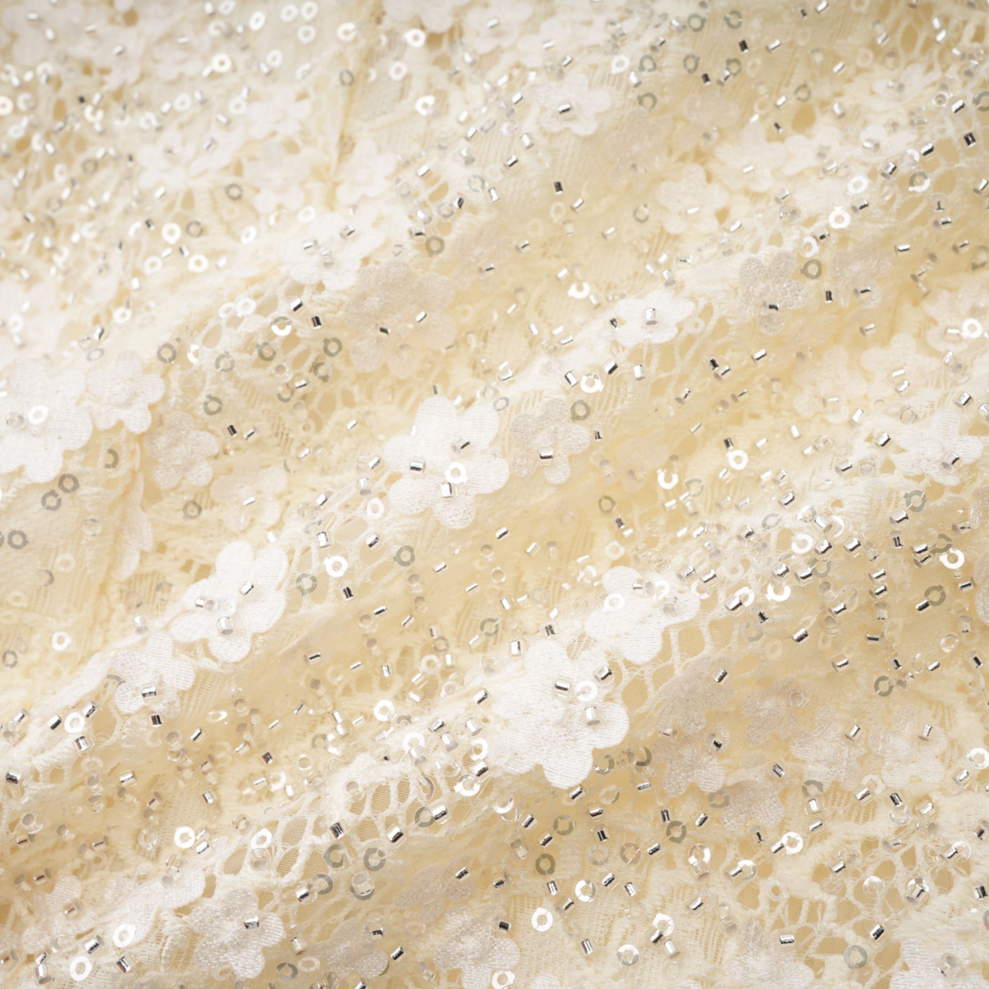 سترة Madeleine مزينة باللؤلؤ الصناعي ومزينة بالزهور