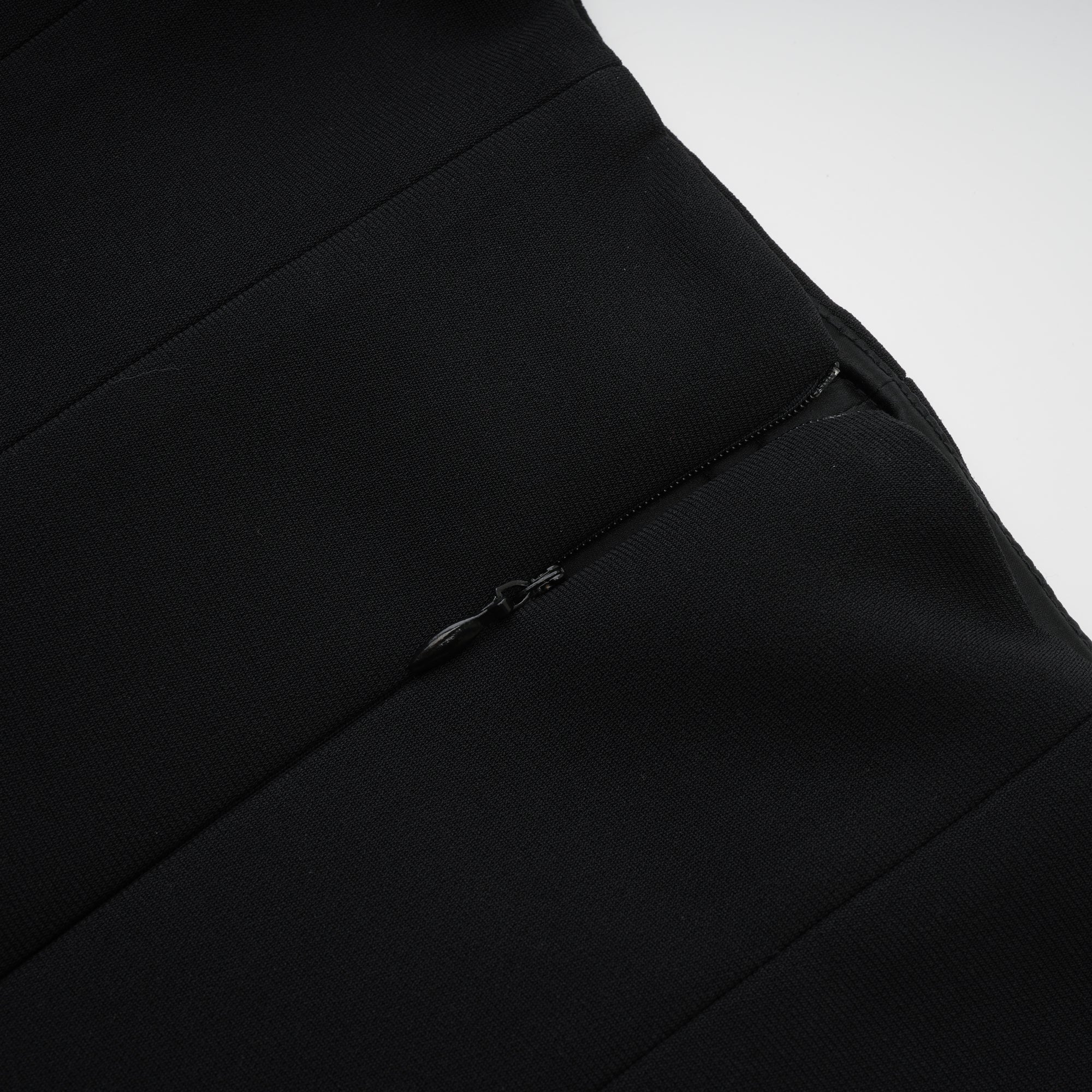 فستان ماكسي مزين بالكريستال من أورور