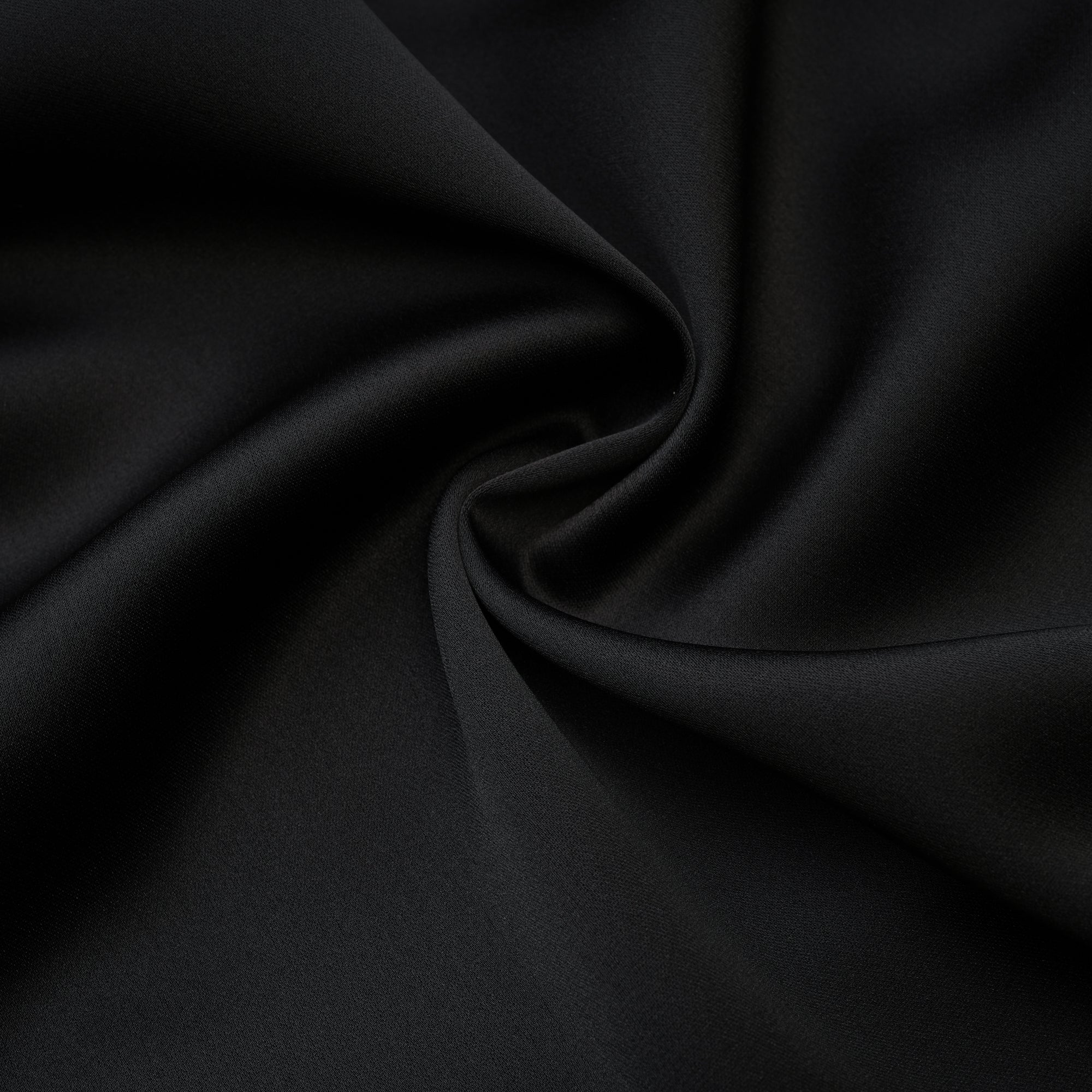 فستان ماكسي مزين بالكريستال من أورور