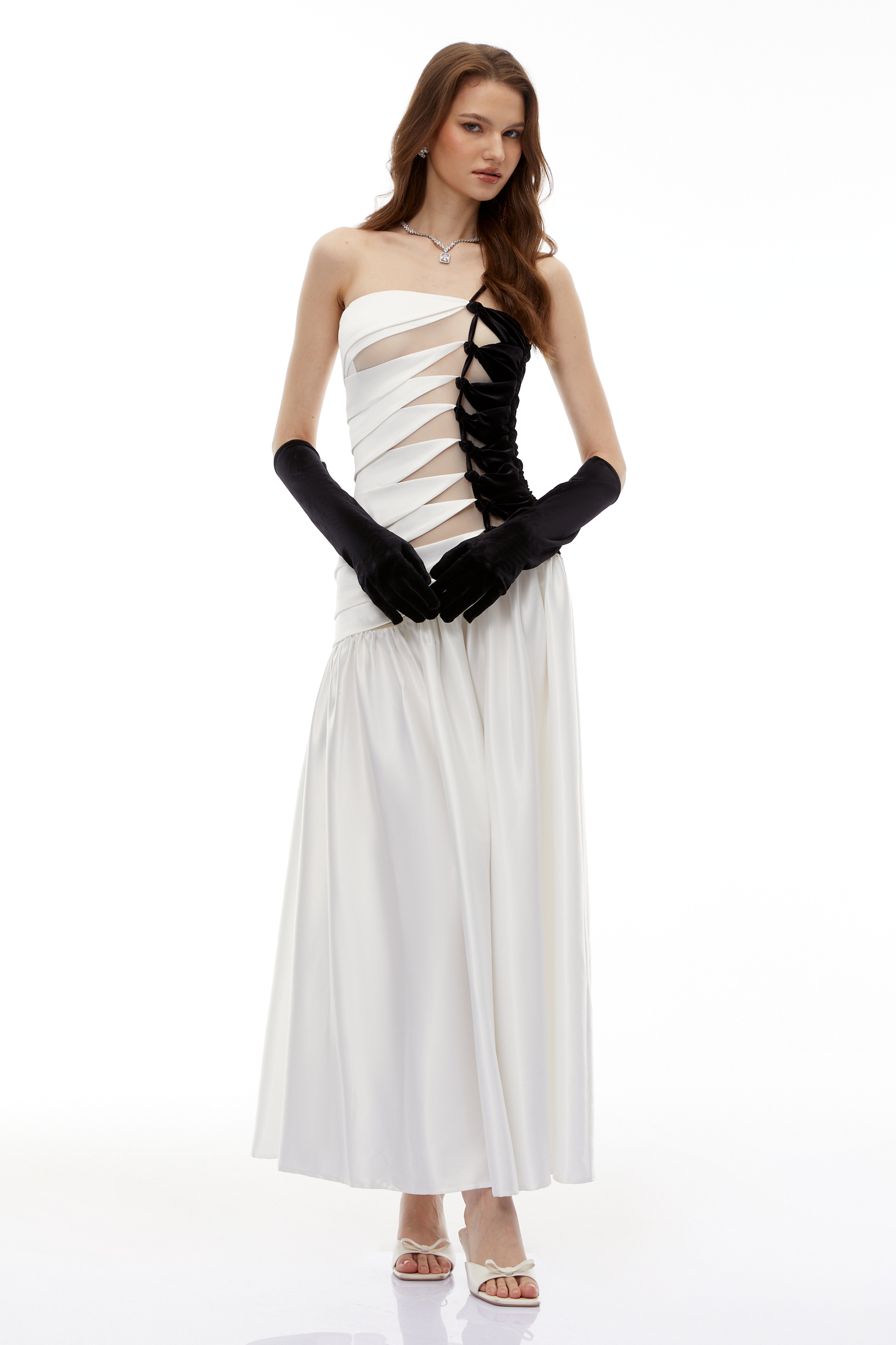 Sibylla – Maxikleid mit gedrehten Vorderseiten und Falten