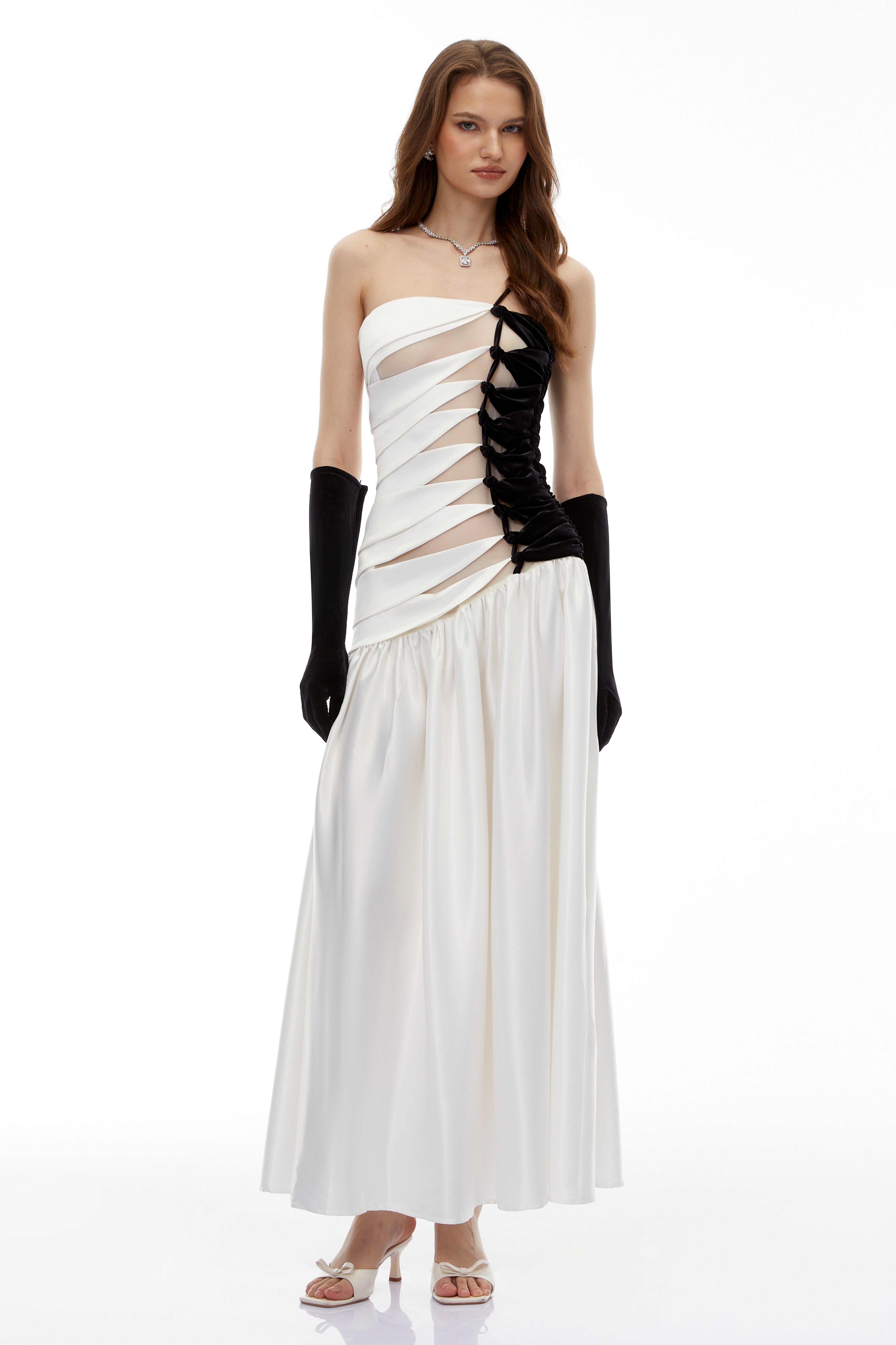 Sibylla – Maxikleid mit gedrehten Vorderseiten und Falten