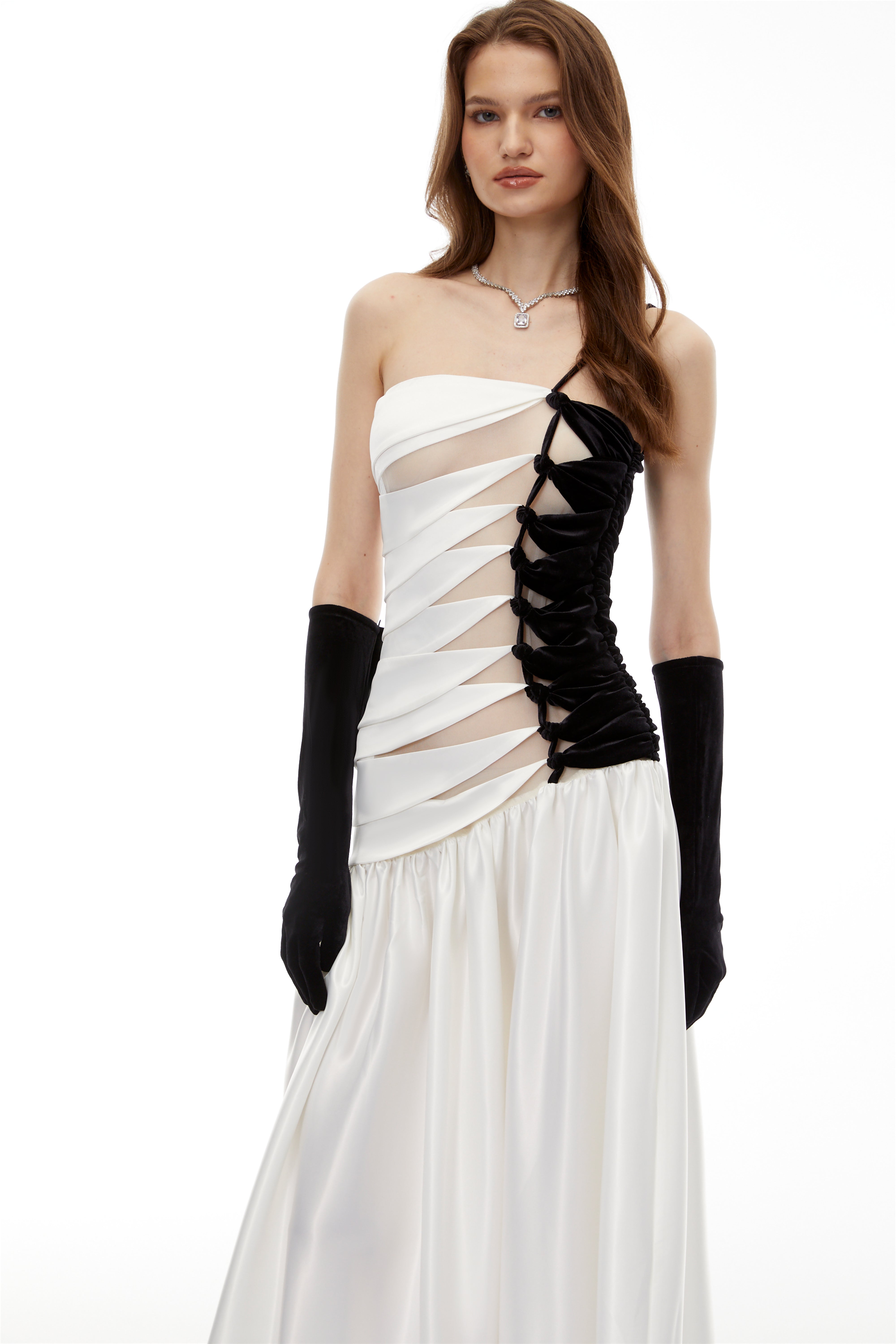 Sibylla – Maxikleid mit gedrehten Vorderseiten und Falten