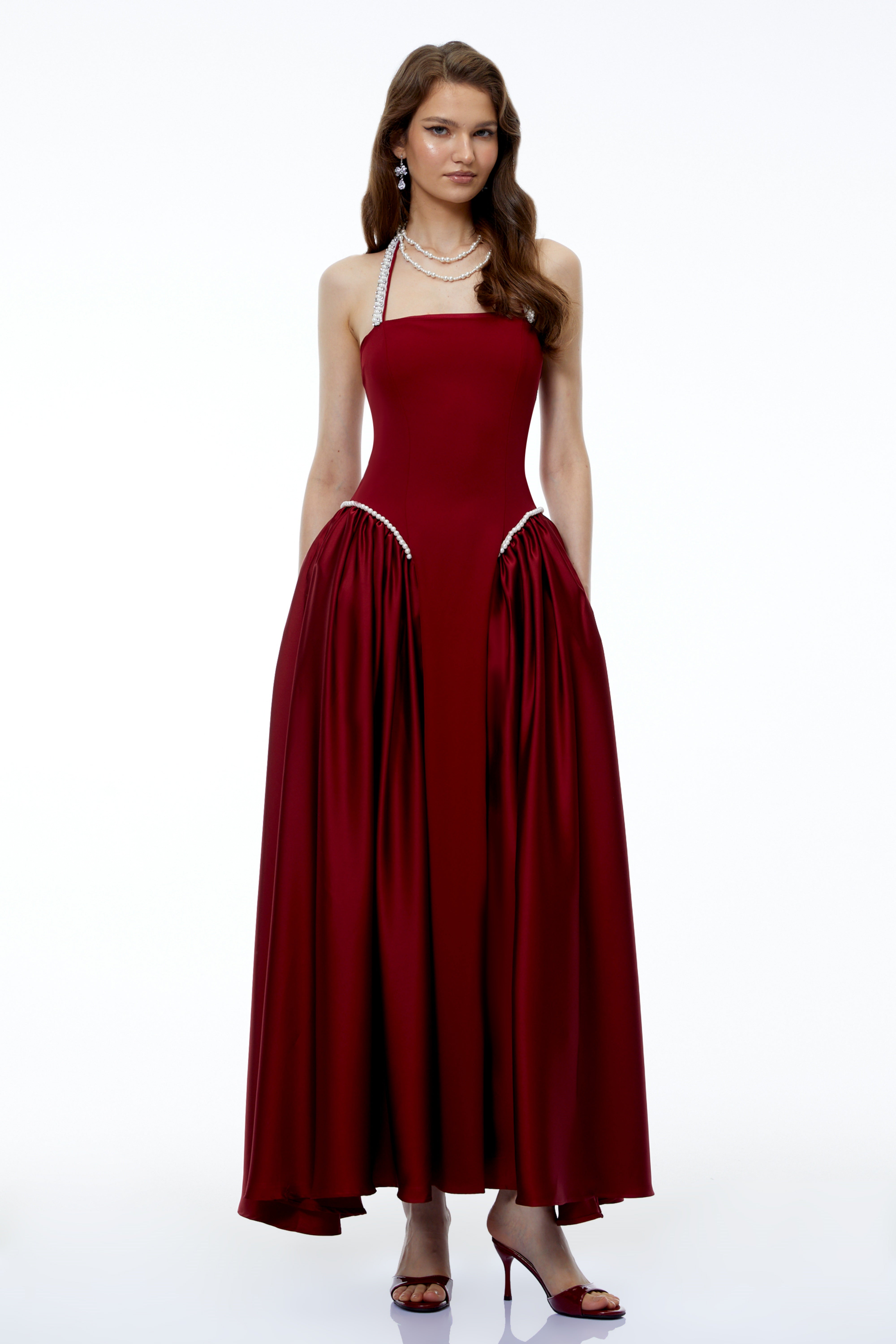 Robe longue à dos nu Siobhan rouge avec bordure en perles