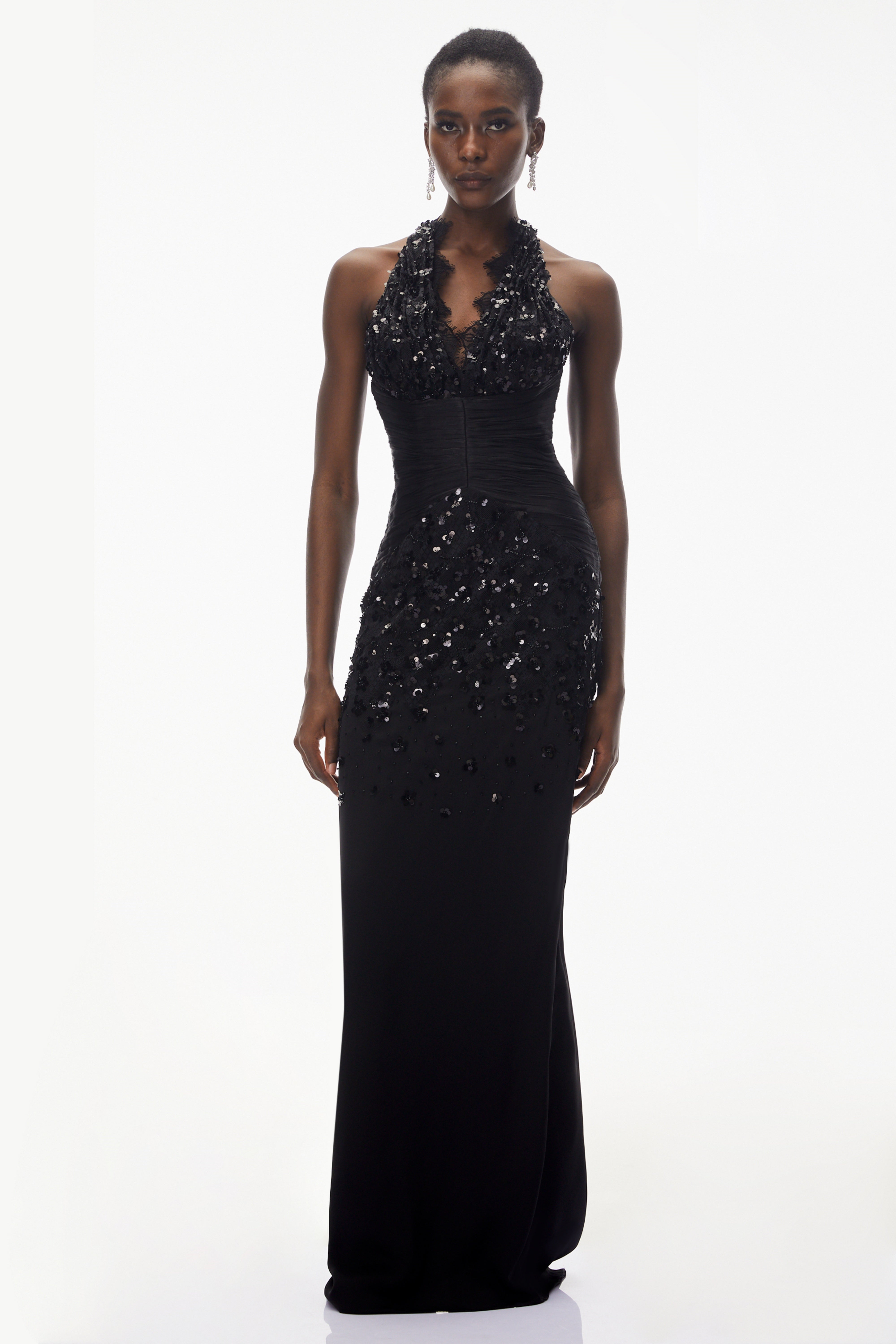 Robe dos nu noire à paillettes, bordée de dentelle