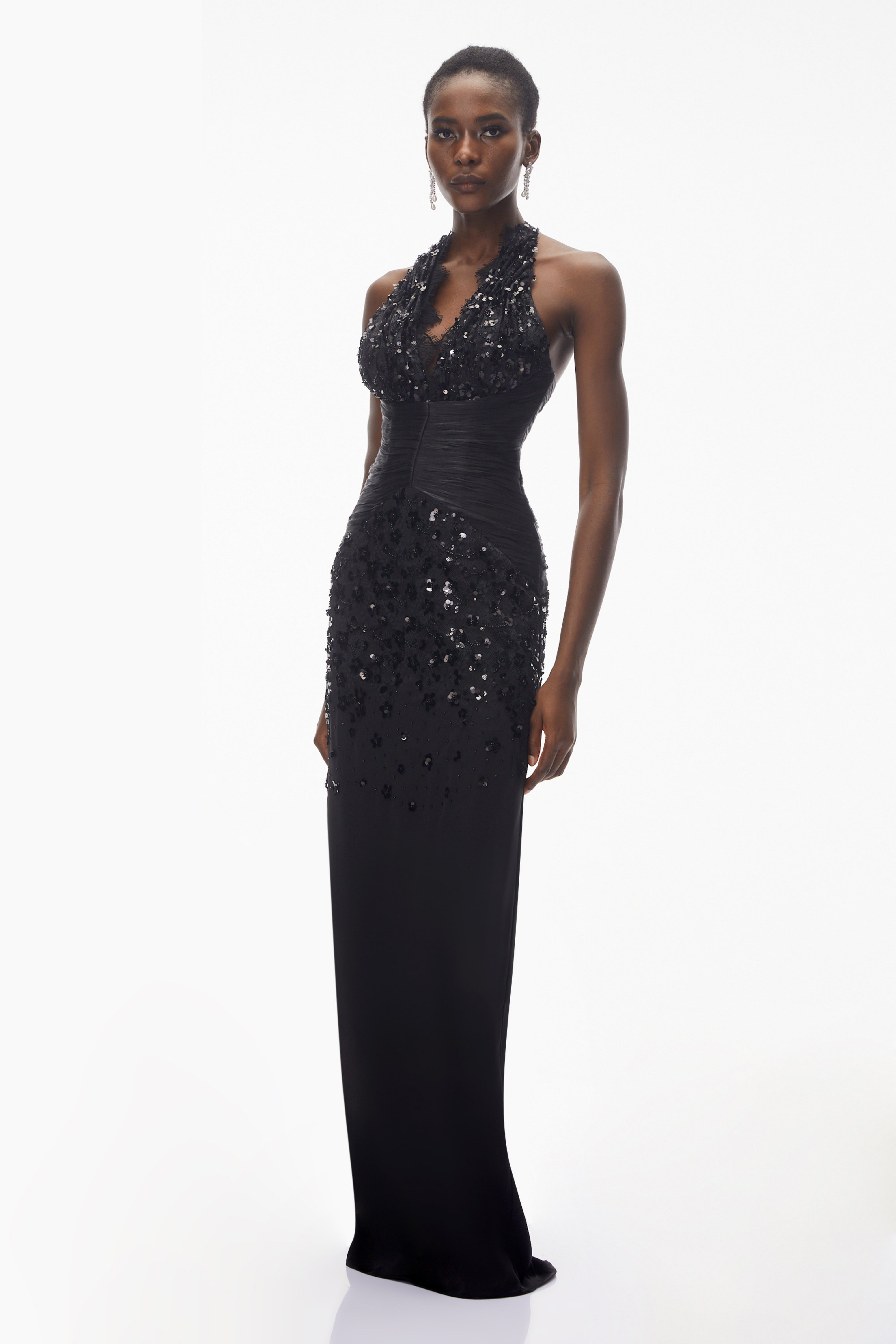 Robe dos nu noire à paillettes, bordée de dentelle