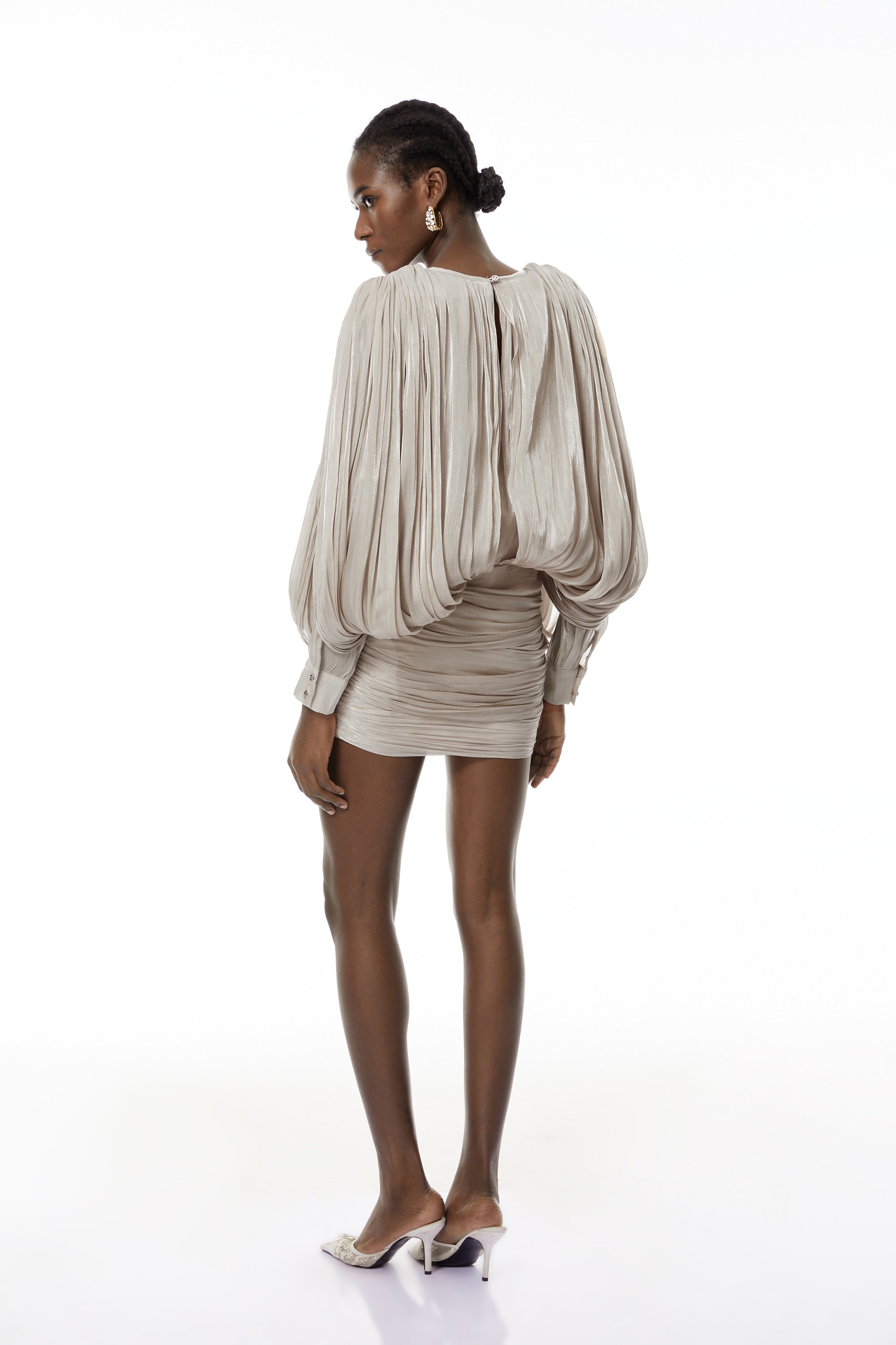 Lumi Neutrals Mini-Kleid mit Volant-Plissee