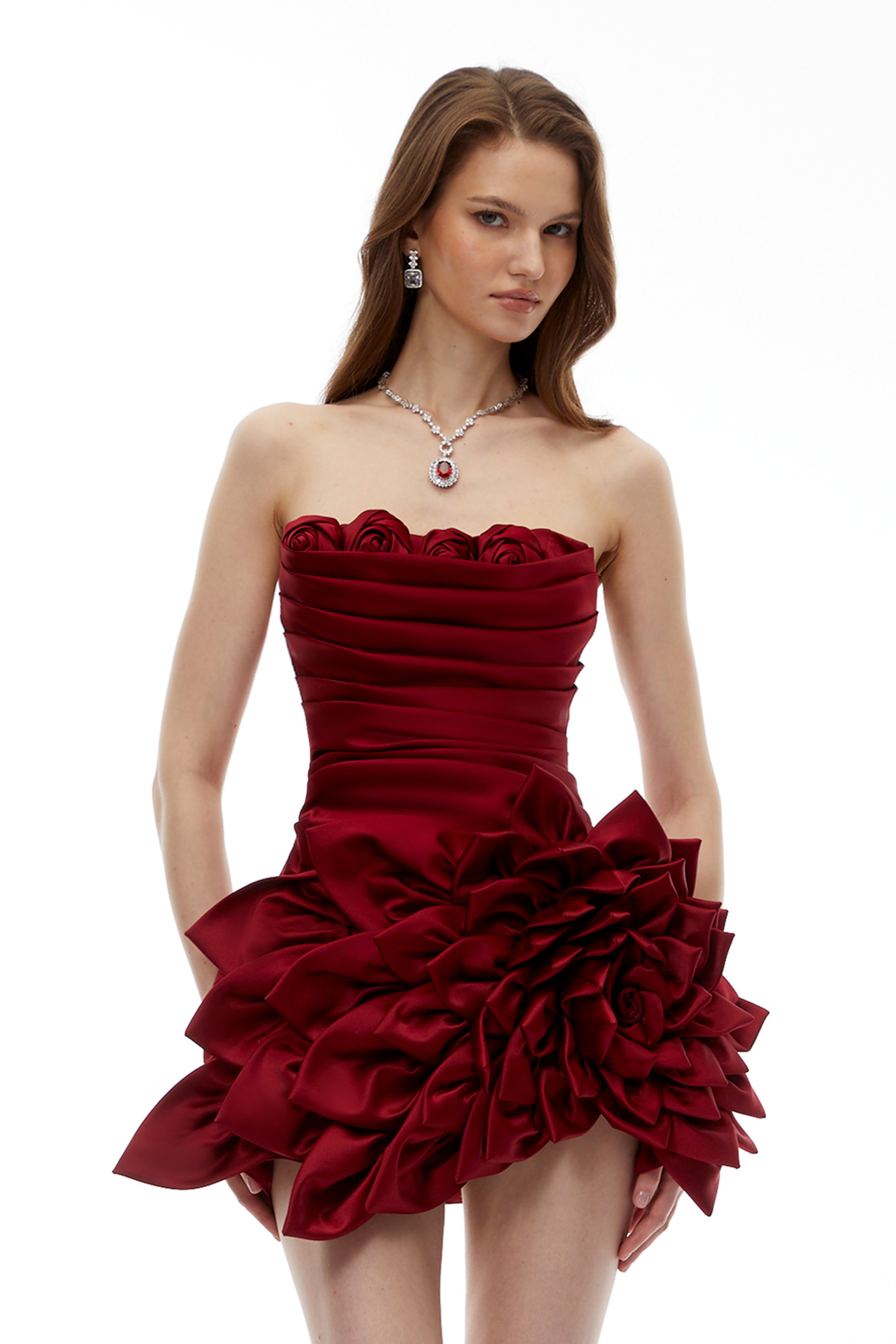Mini-robe rouge Snizhana à pétales en 3D