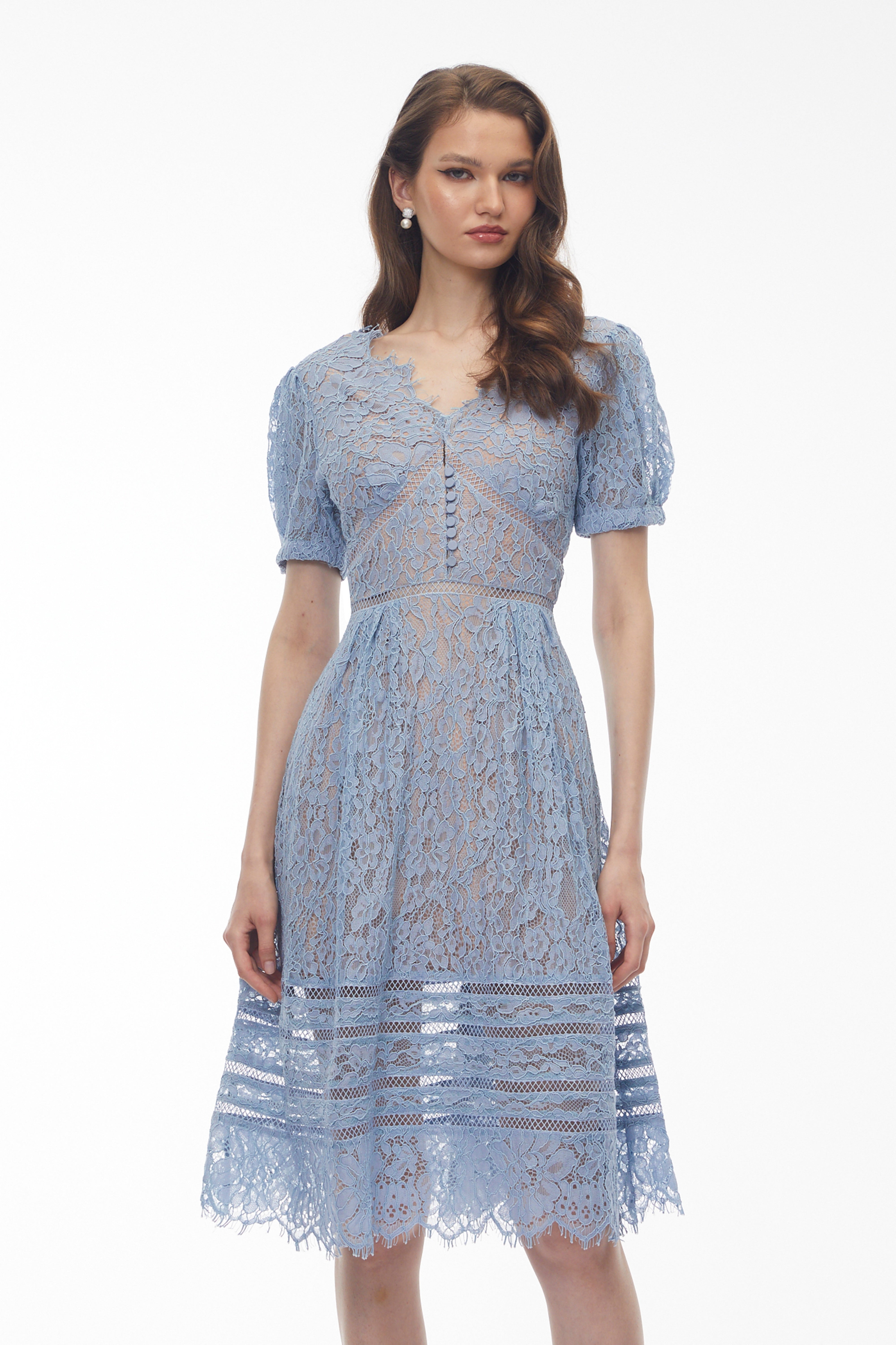 Robe mi-longue à fleurs en dentelle bleu barbeau Tamara