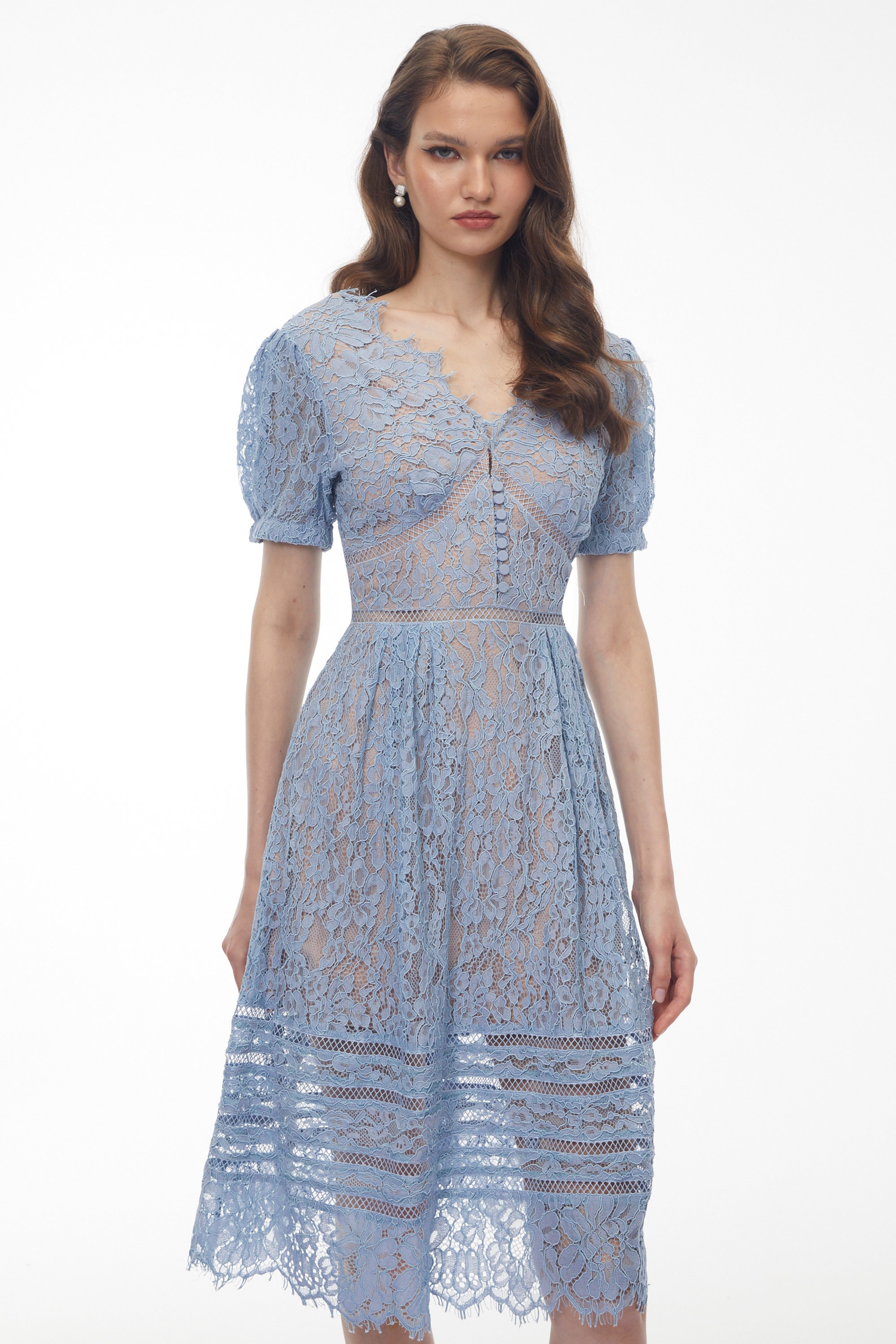 Robe mi-longue à fleurs en dentelle bleu barbeau Tamara