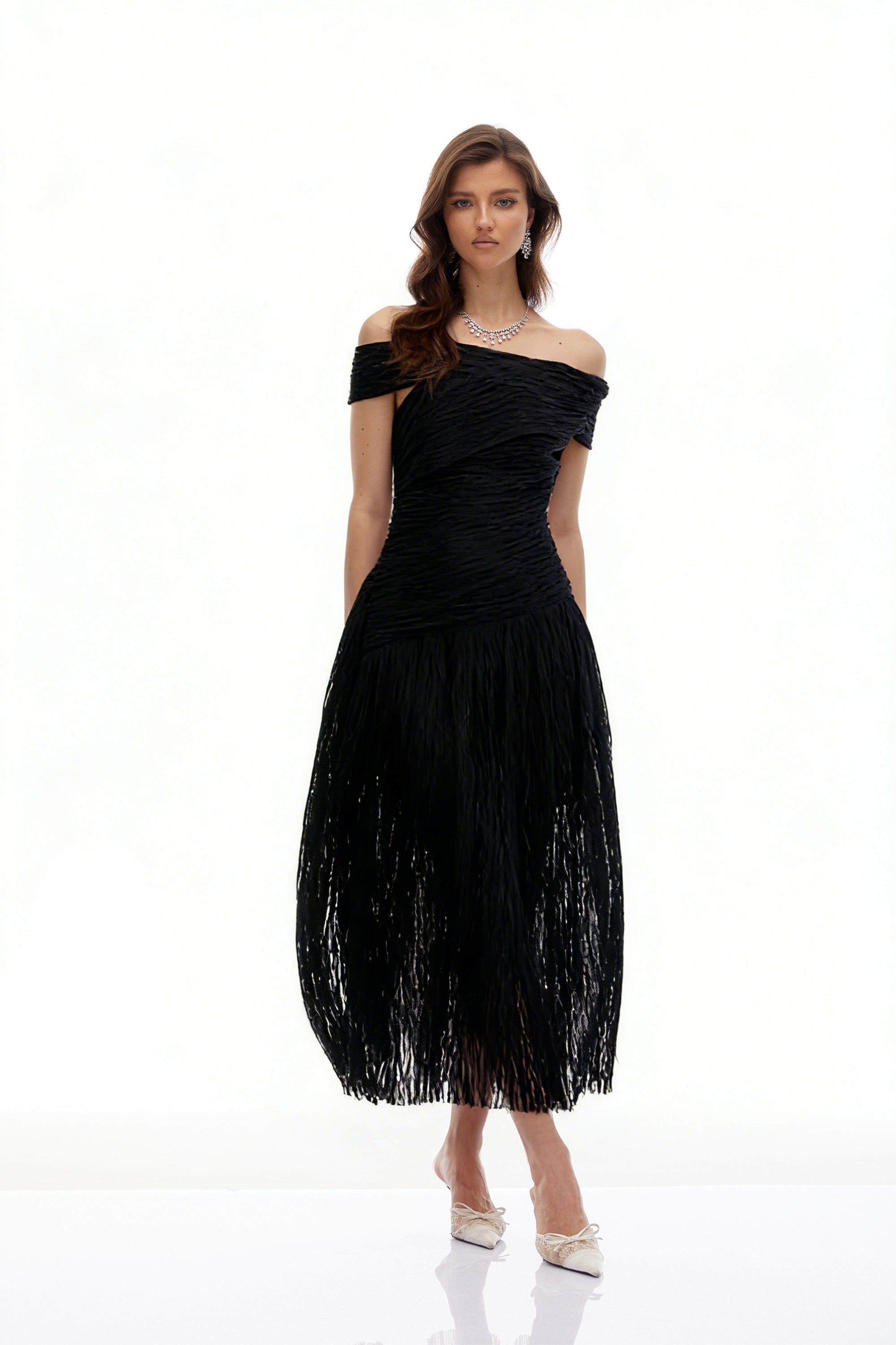 Thale Schwarzes asymmetrisches Midikleid mit Struktur und Rüschen