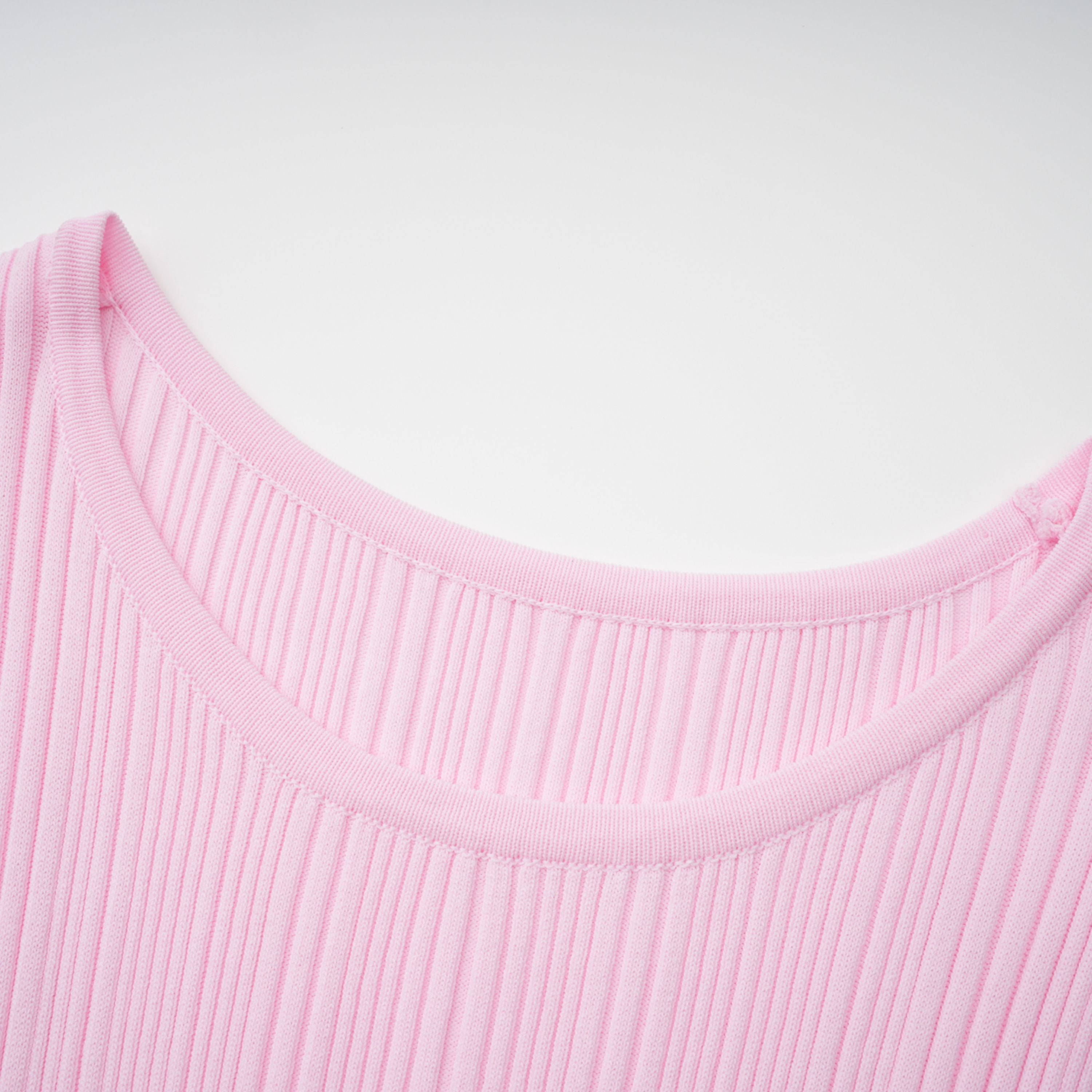 فستان ميدي من تاليا باللون الوردي مع حواف من الدانتيل