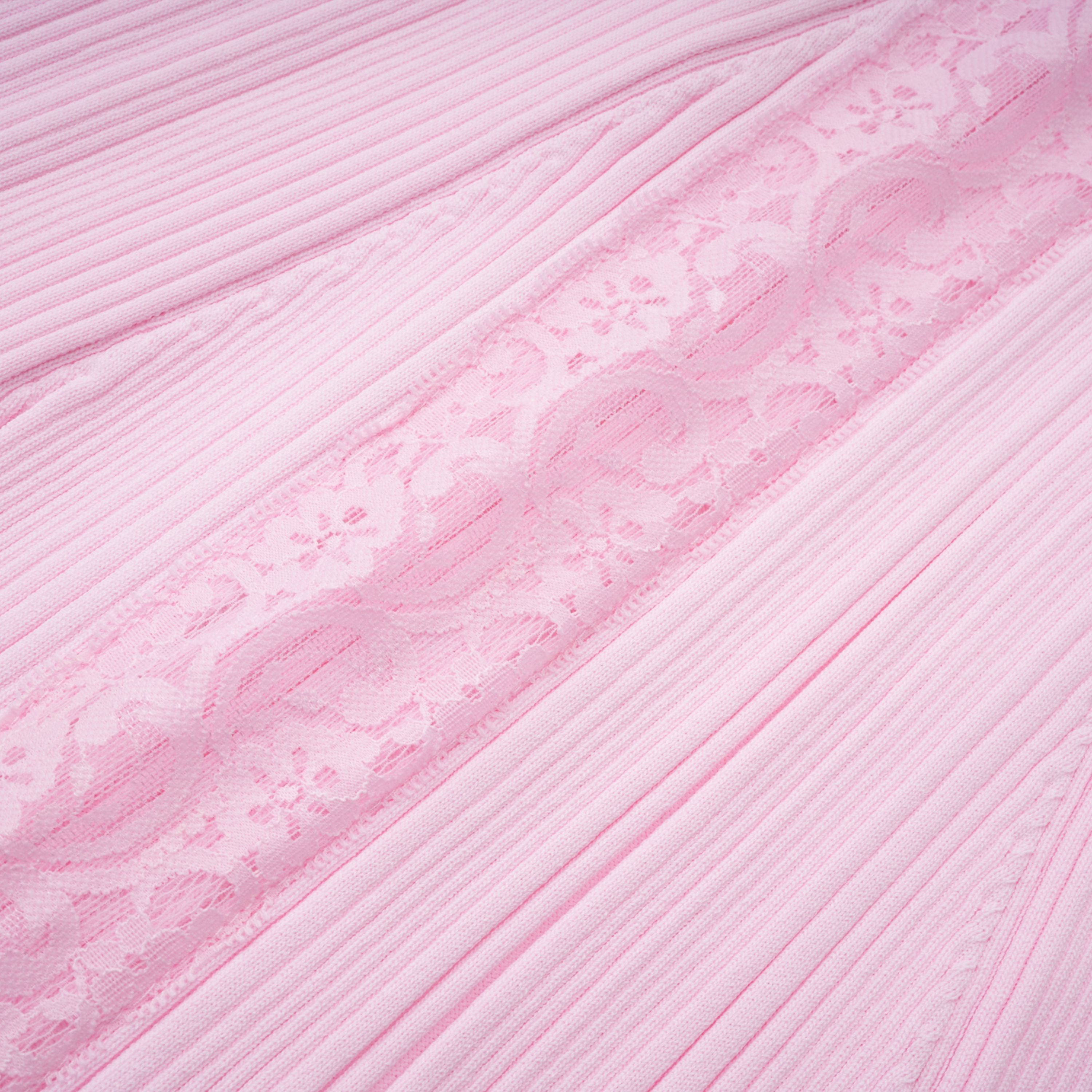 فستان ميدي من تاليا باللون الوردي مع حواف من الدانتيل