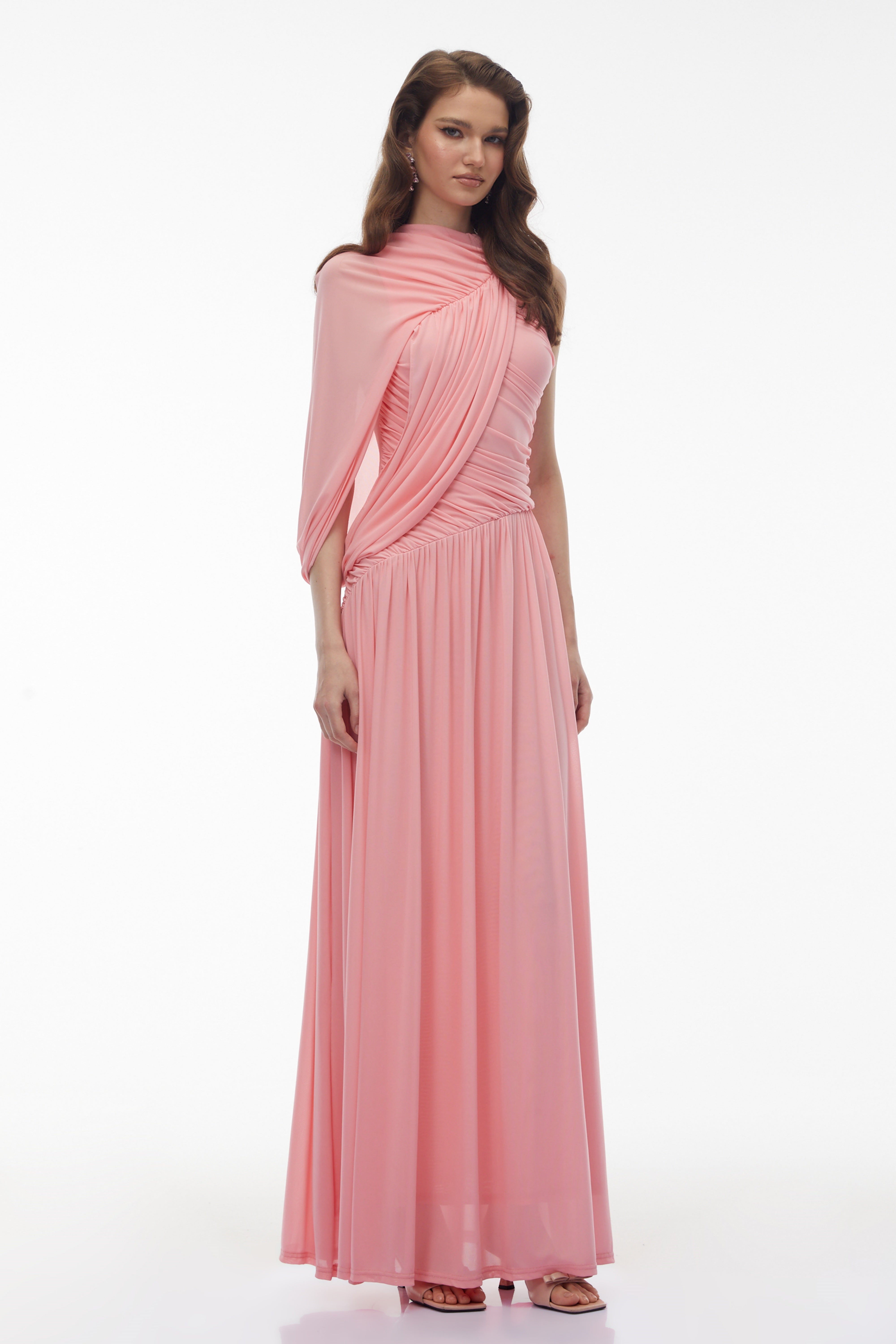 Uliana – Rosa Maxikleid mit einem Träger und Rüschen