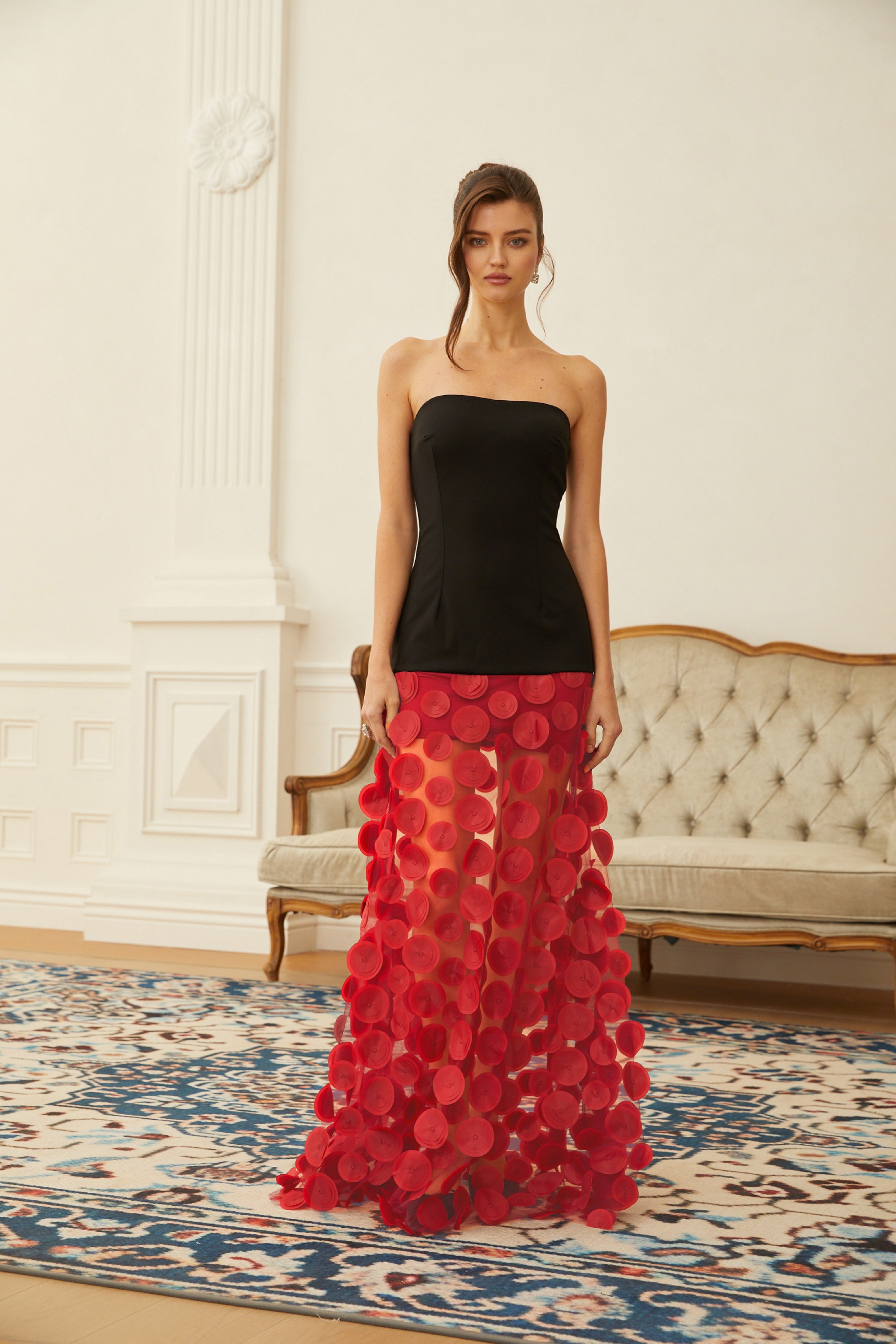 Xénia Zweifarbiges 3D-Maxikleid mit Polka-Dots