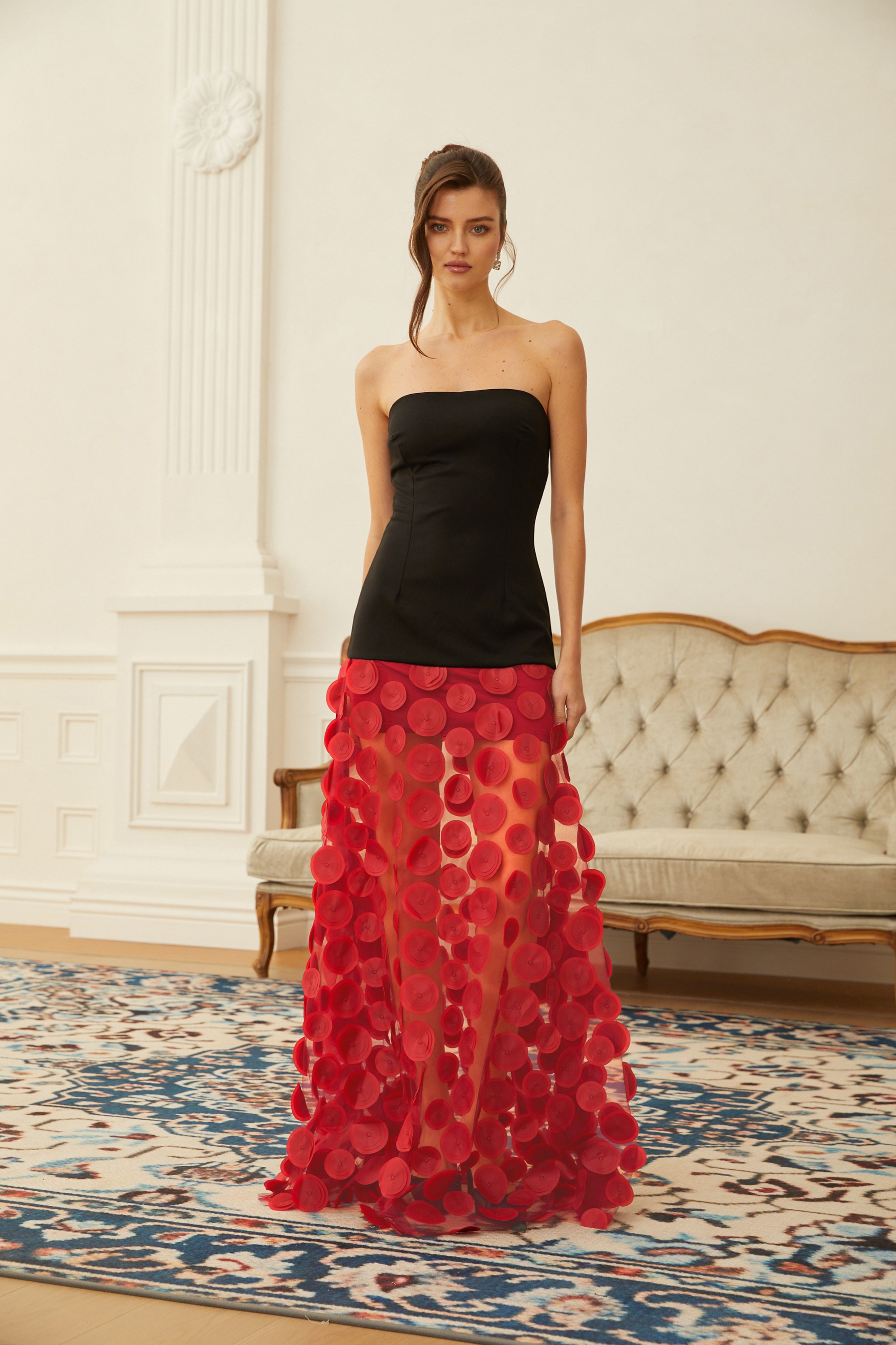 Xénia Zweifarbiges 3D-Maxikleid mit Polka-Dots