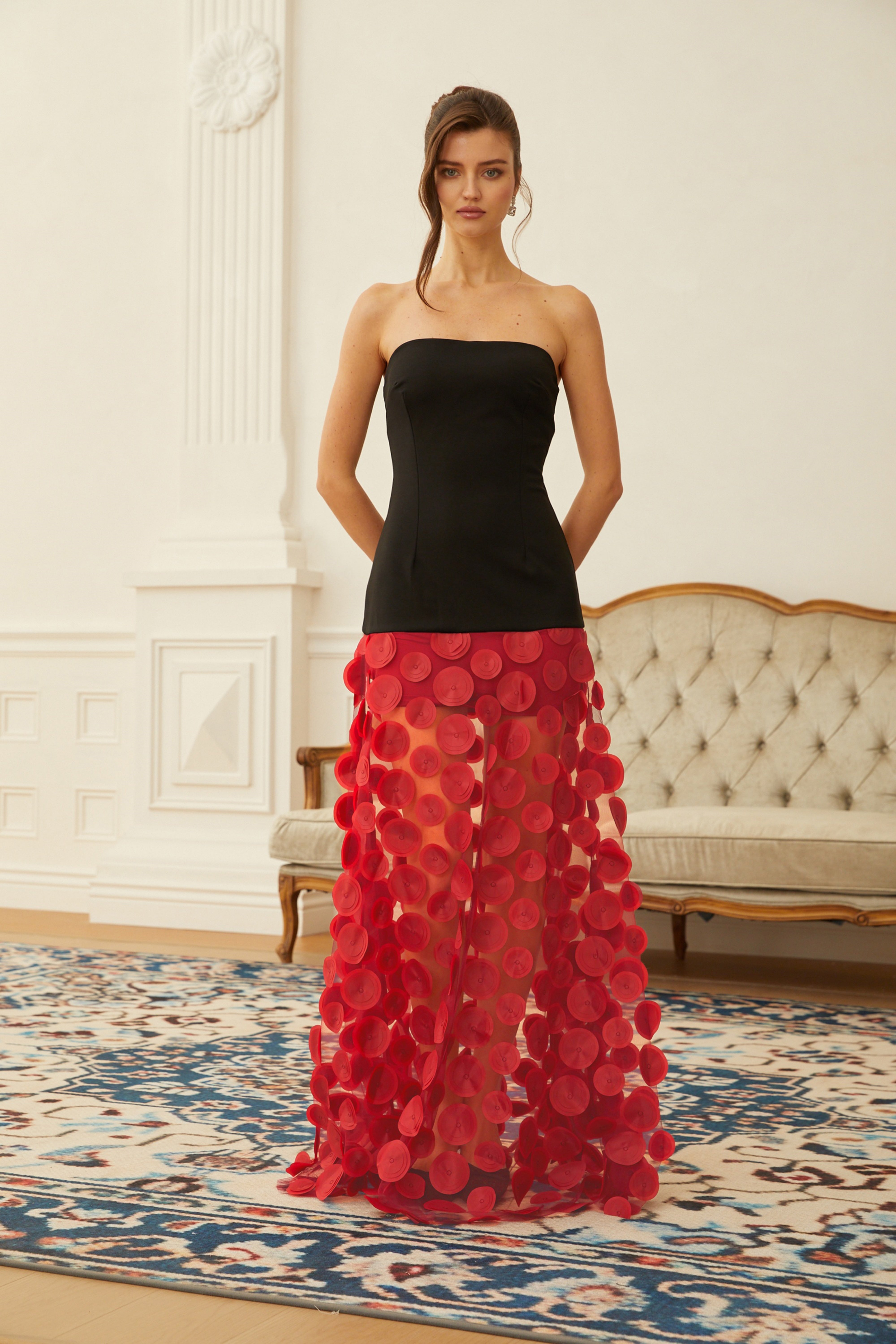 Xénia Zweifarbiges 3D-Maxikleid mit Polka-Dots