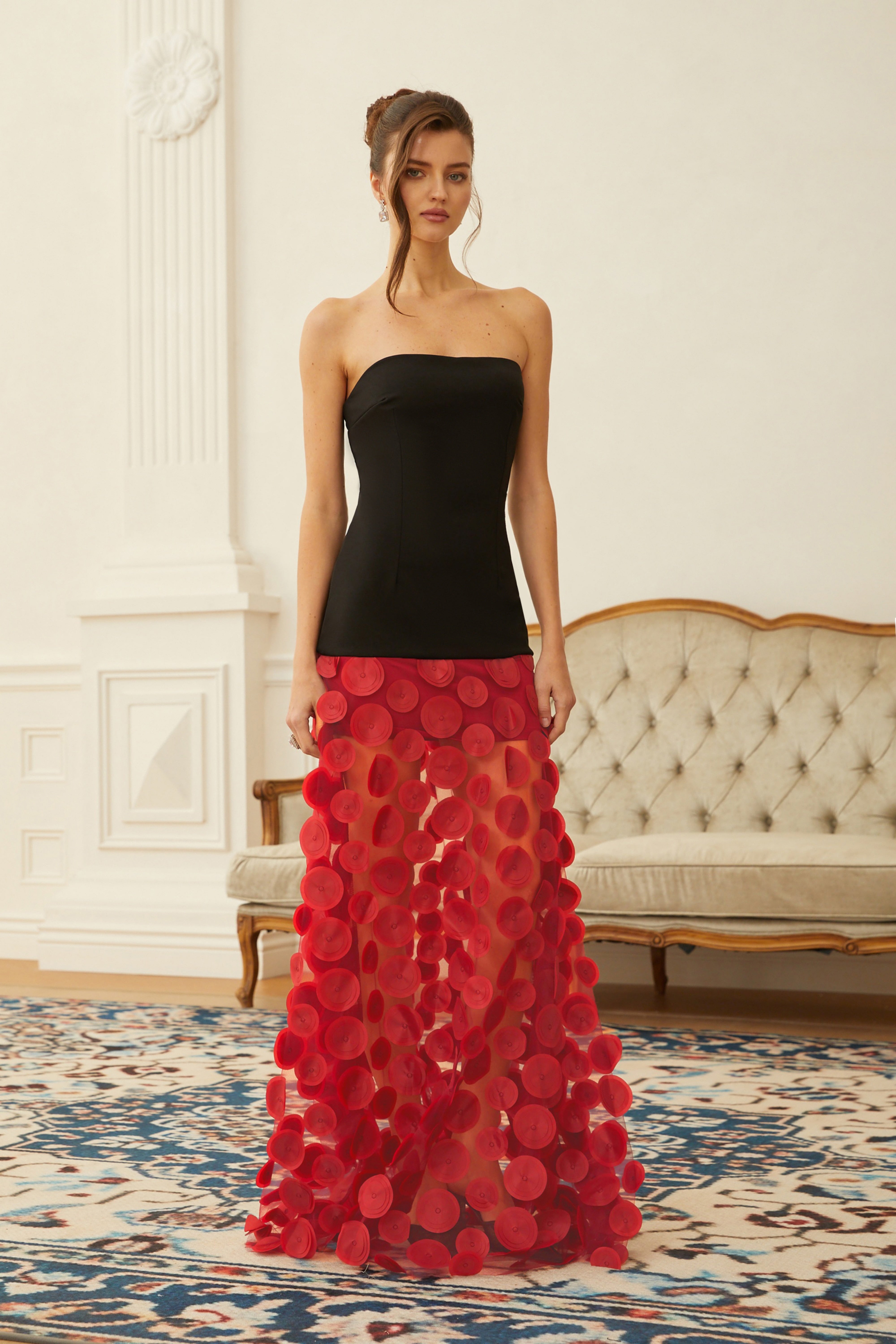 Xénia Zweifarbiges 3D-Maxikleid mit Polka-Dots