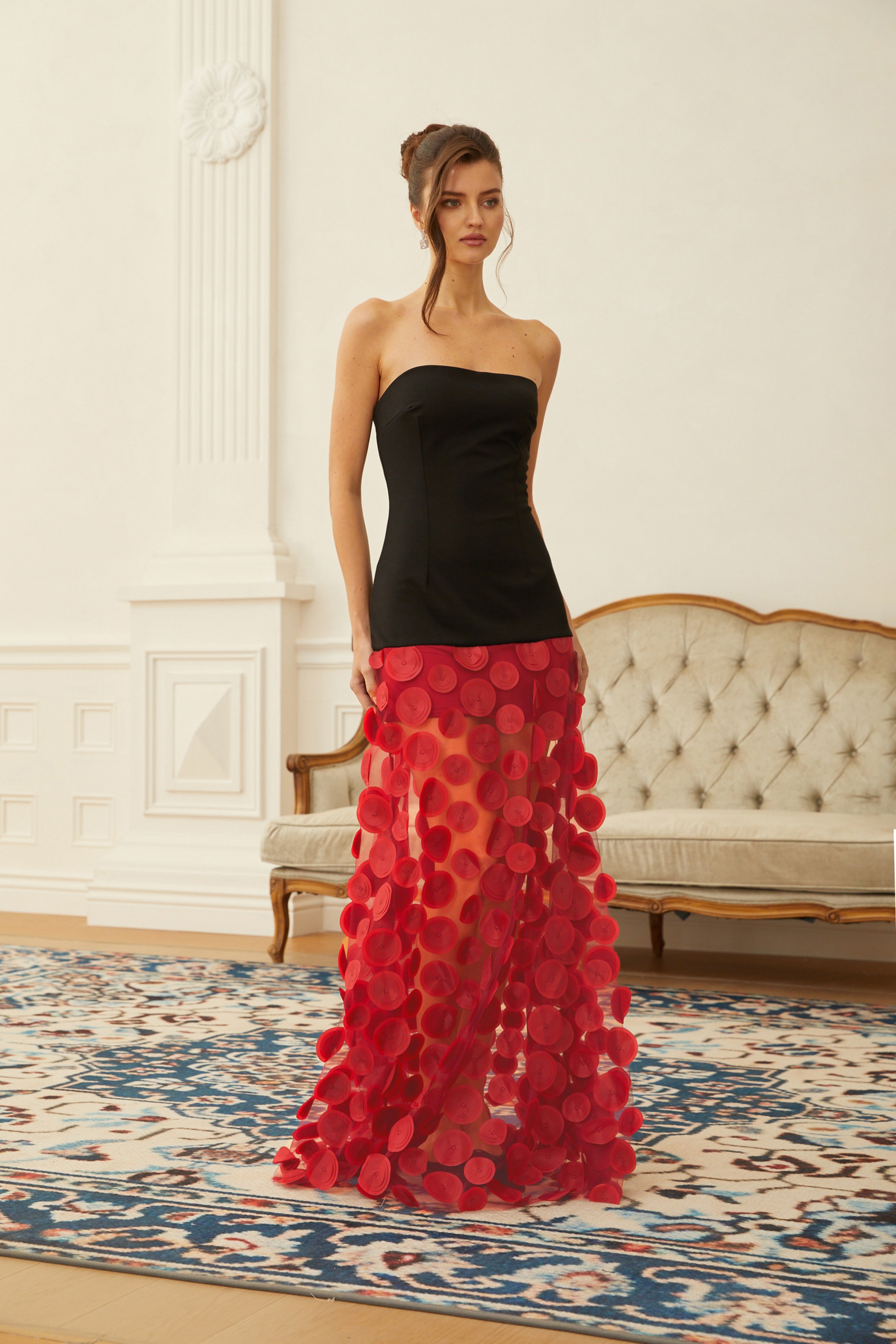 Xénia Zweifarbiges 3D-Maxikleid mit Polka-Dots