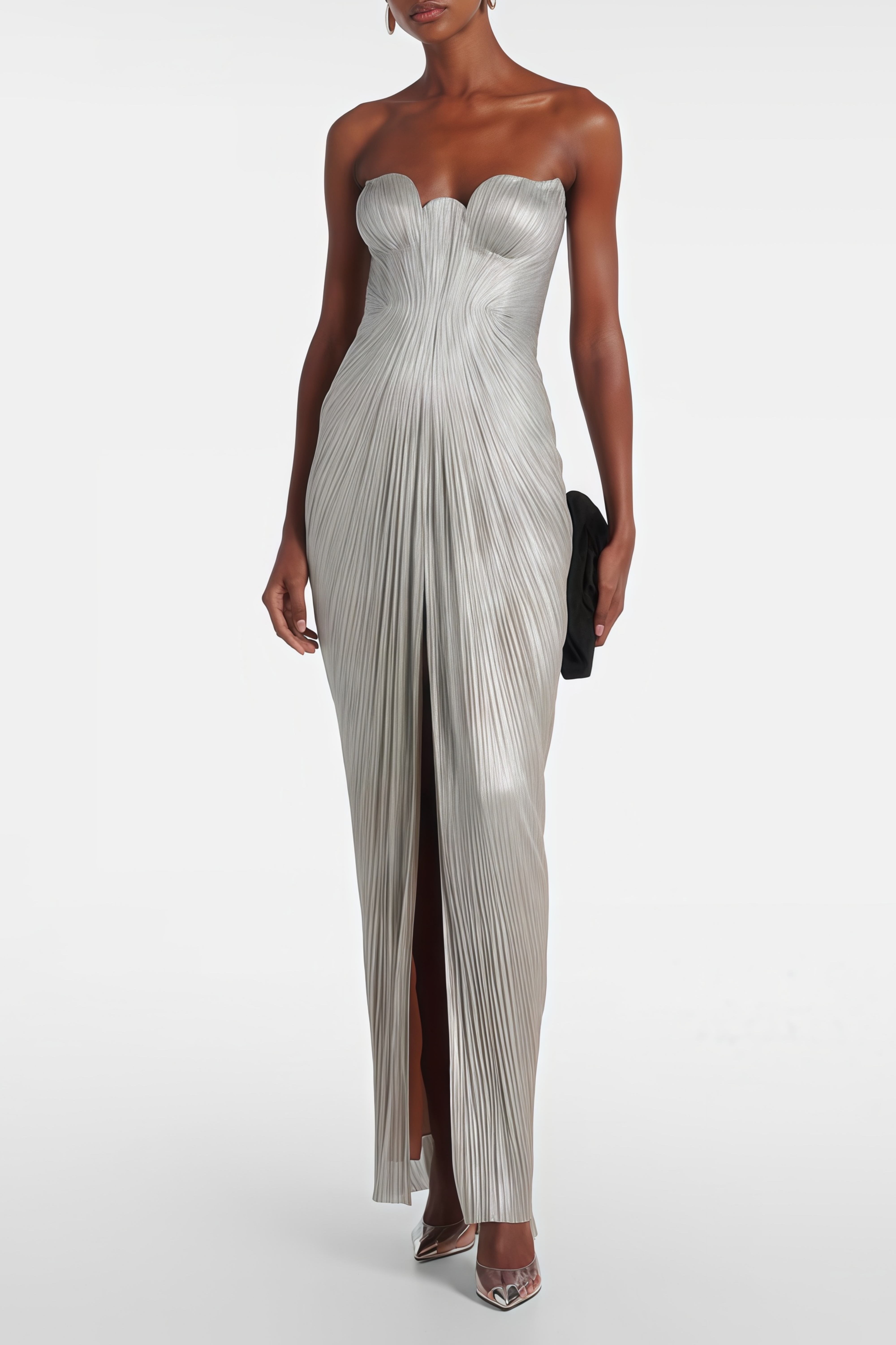 فستان طويل من Xrystyna باللون الفضي المعدني مع تفاصيل كشكشة