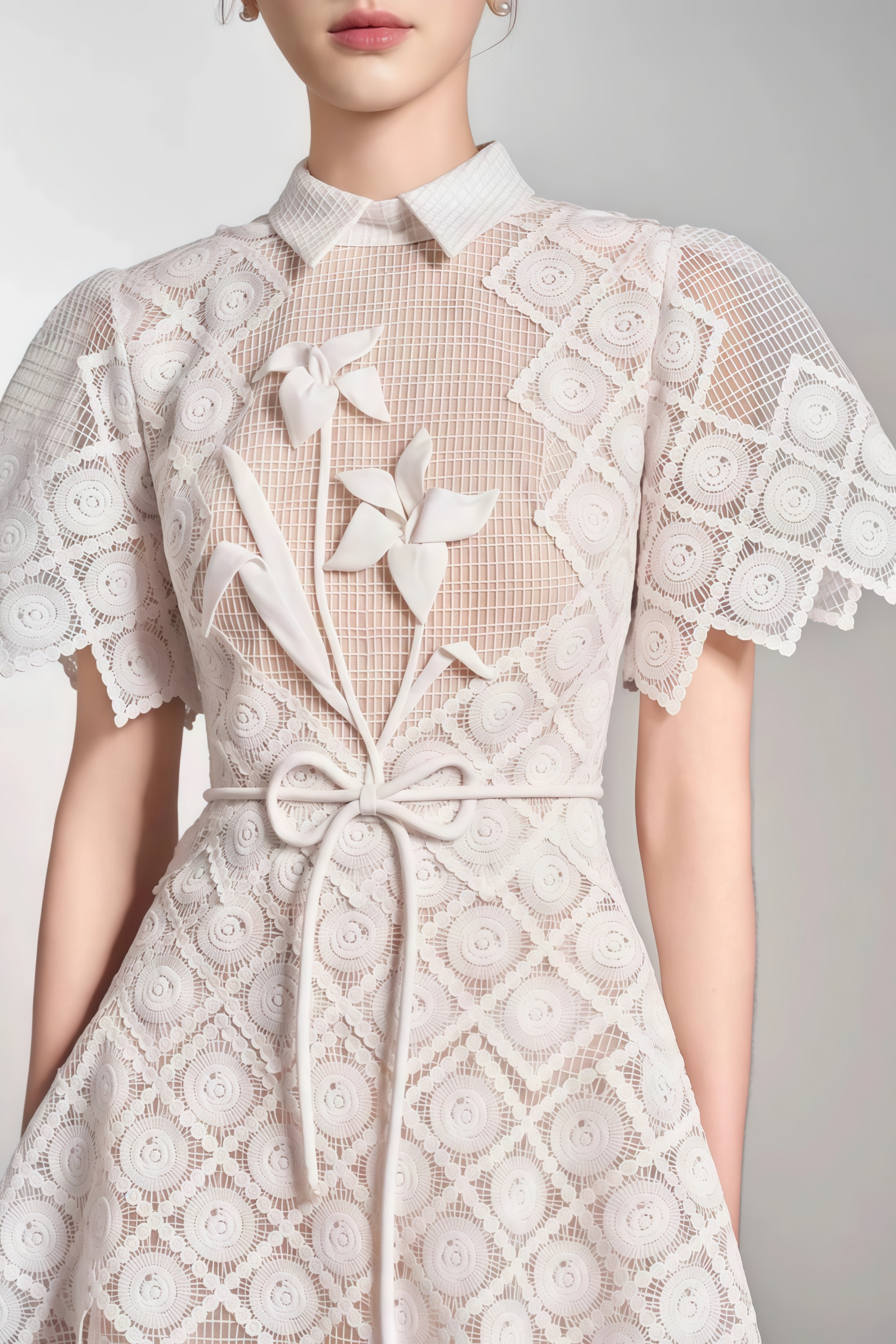 Yasmine Weißes Midikleid mit Blumenstickerei