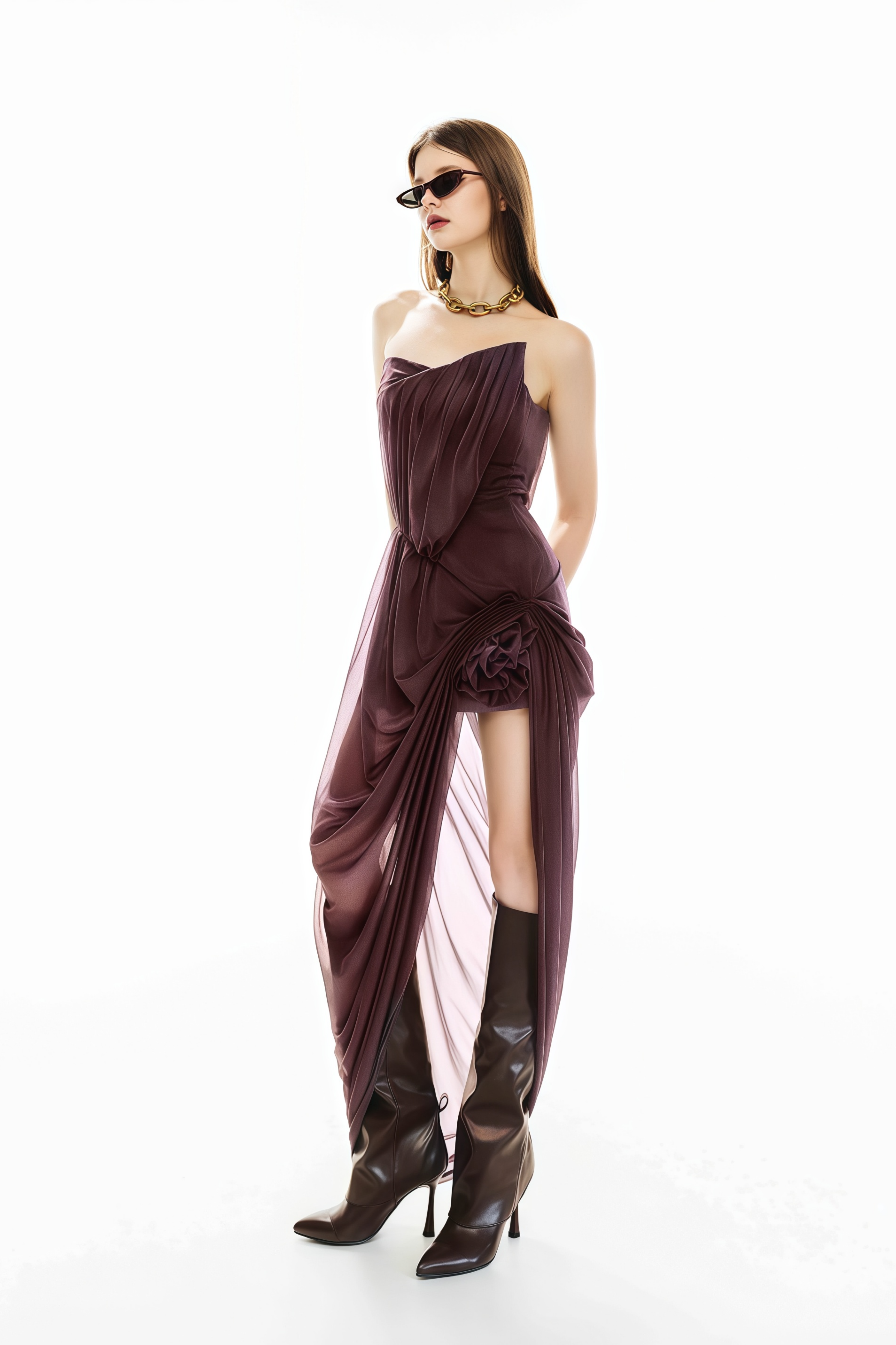 Yelyzaveta – Lila, asymmetrisches Maxikleid mit 3D-Blütenblättern