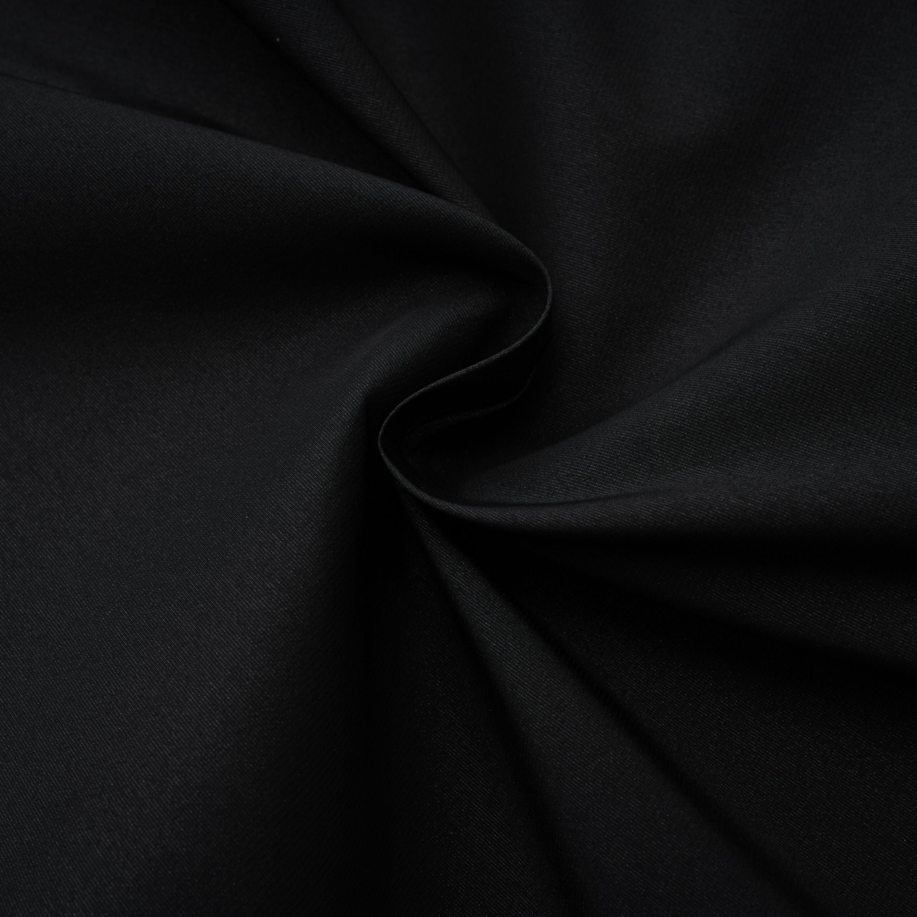 فستان طويل أسود مكشوف الكتفين مع شق عالٍ على الفخذ من Yoliswa