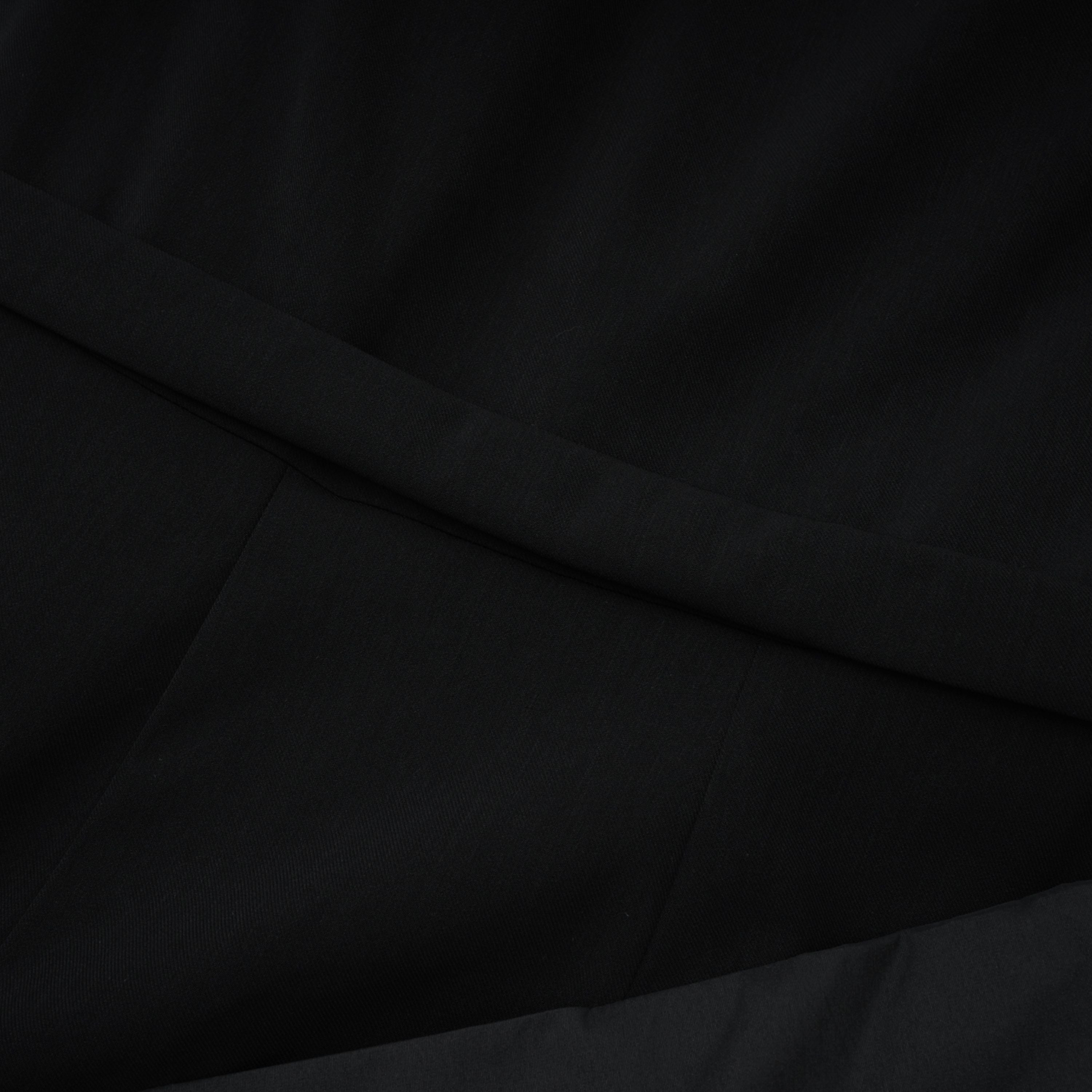 فستان طويل أسود مكشوف الكتفين مع شق عالٍ على الفخذ من Yoliswa