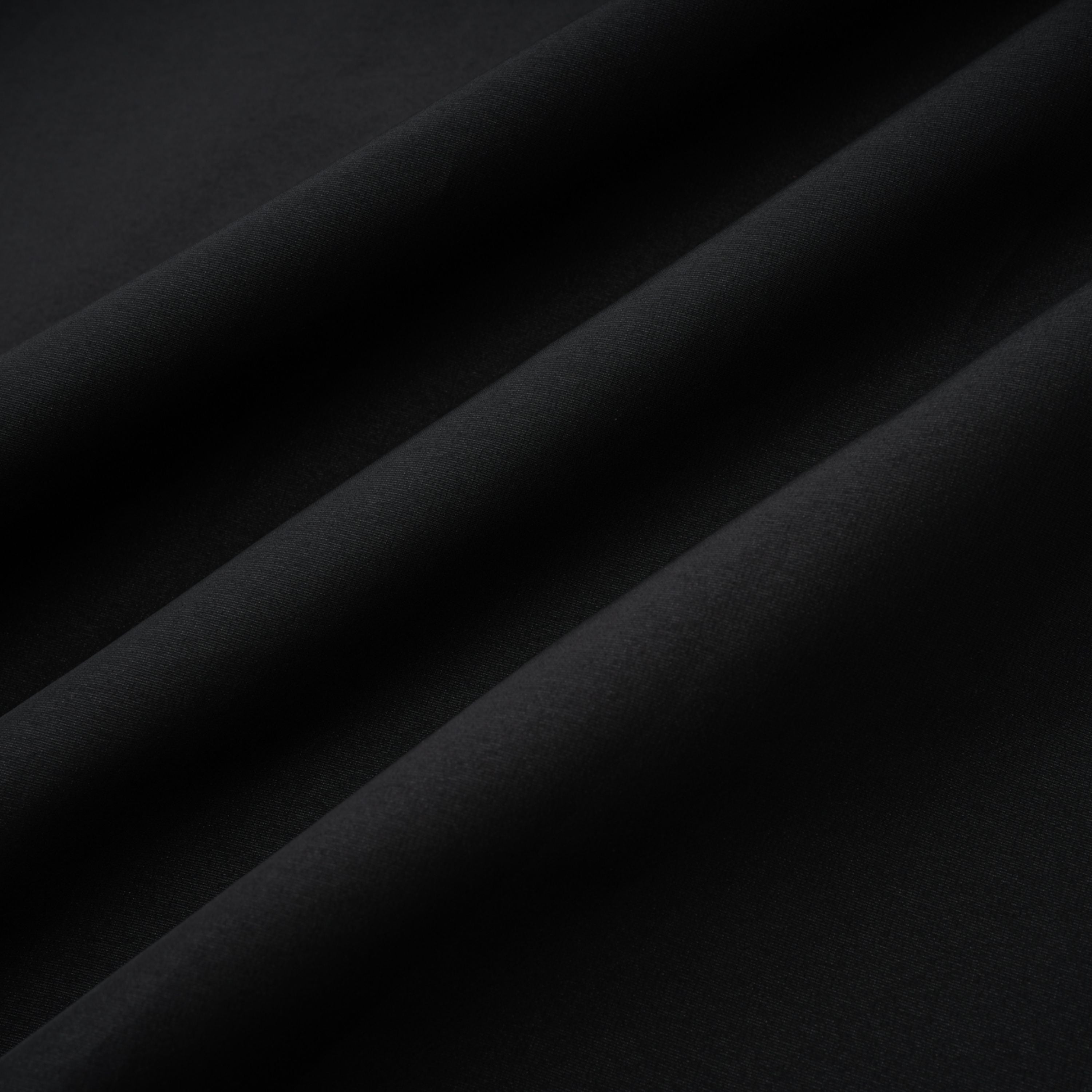 فستان طويل أسود مكشوف الكتفين مع شق عالٍ على الفخذ من Yoliswa