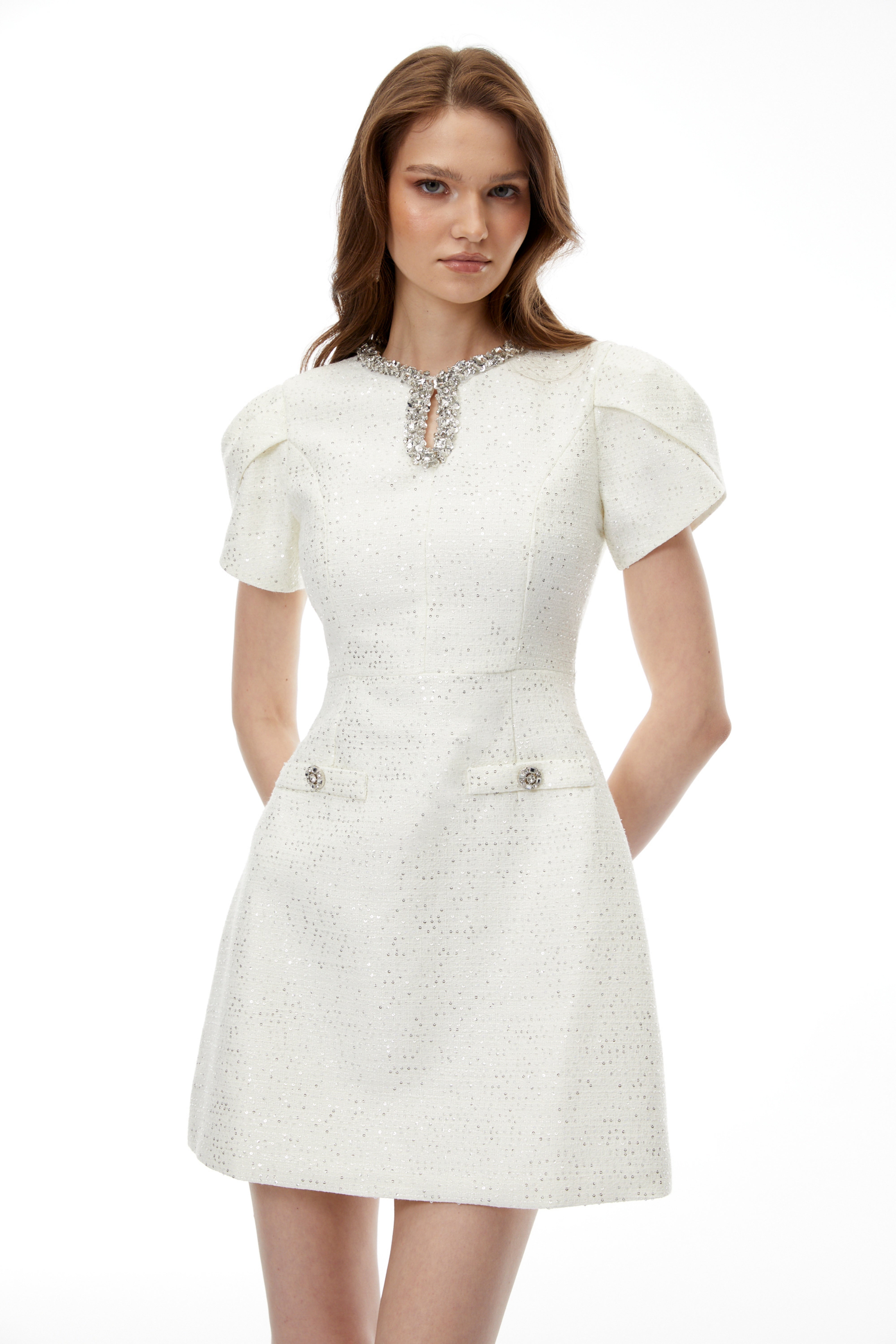 Ysolde – Elfenbeinfarbenes Minikleid mit Strasssteinen