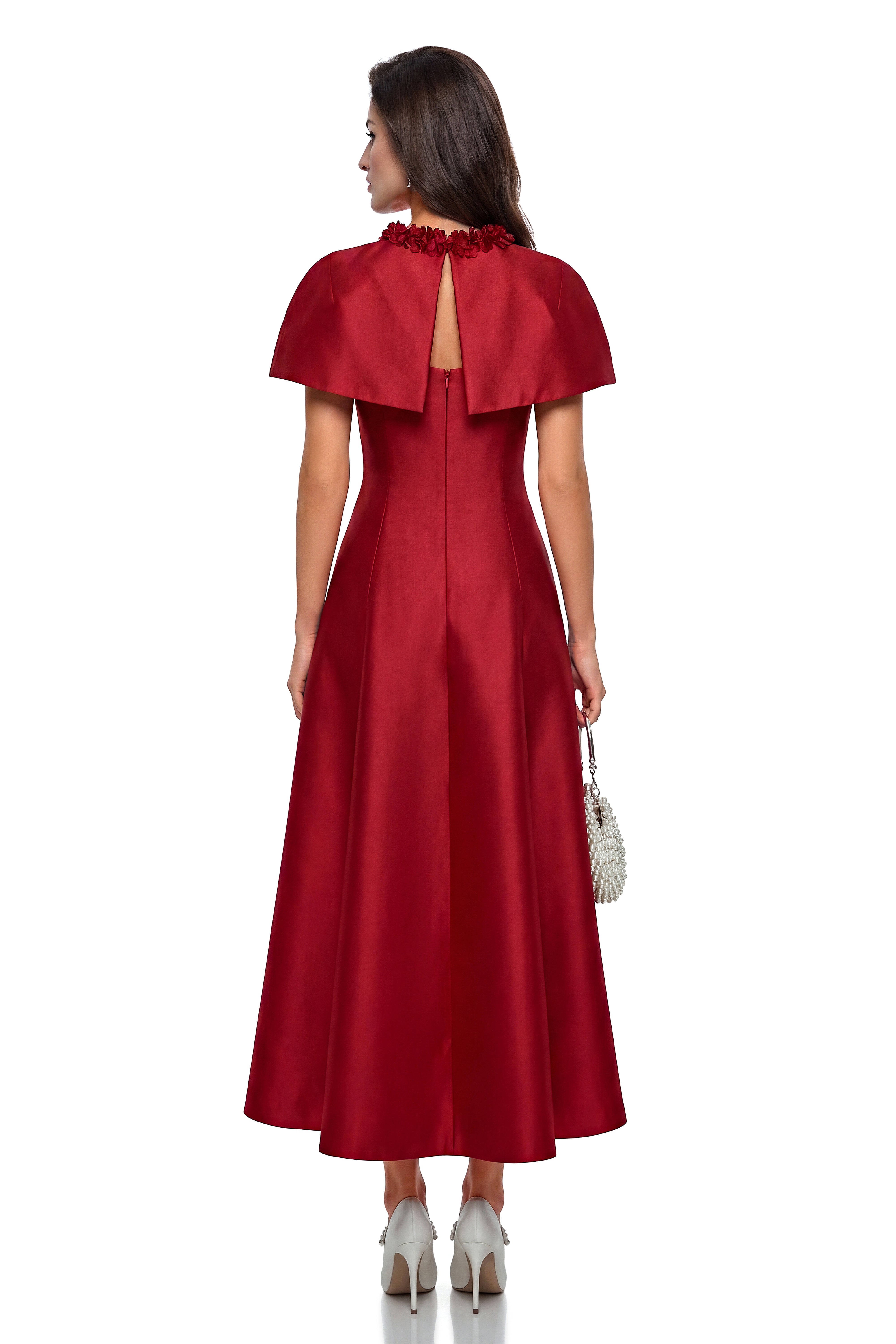 Robe midi Yustyna à cape rouge avec pétales en 3D