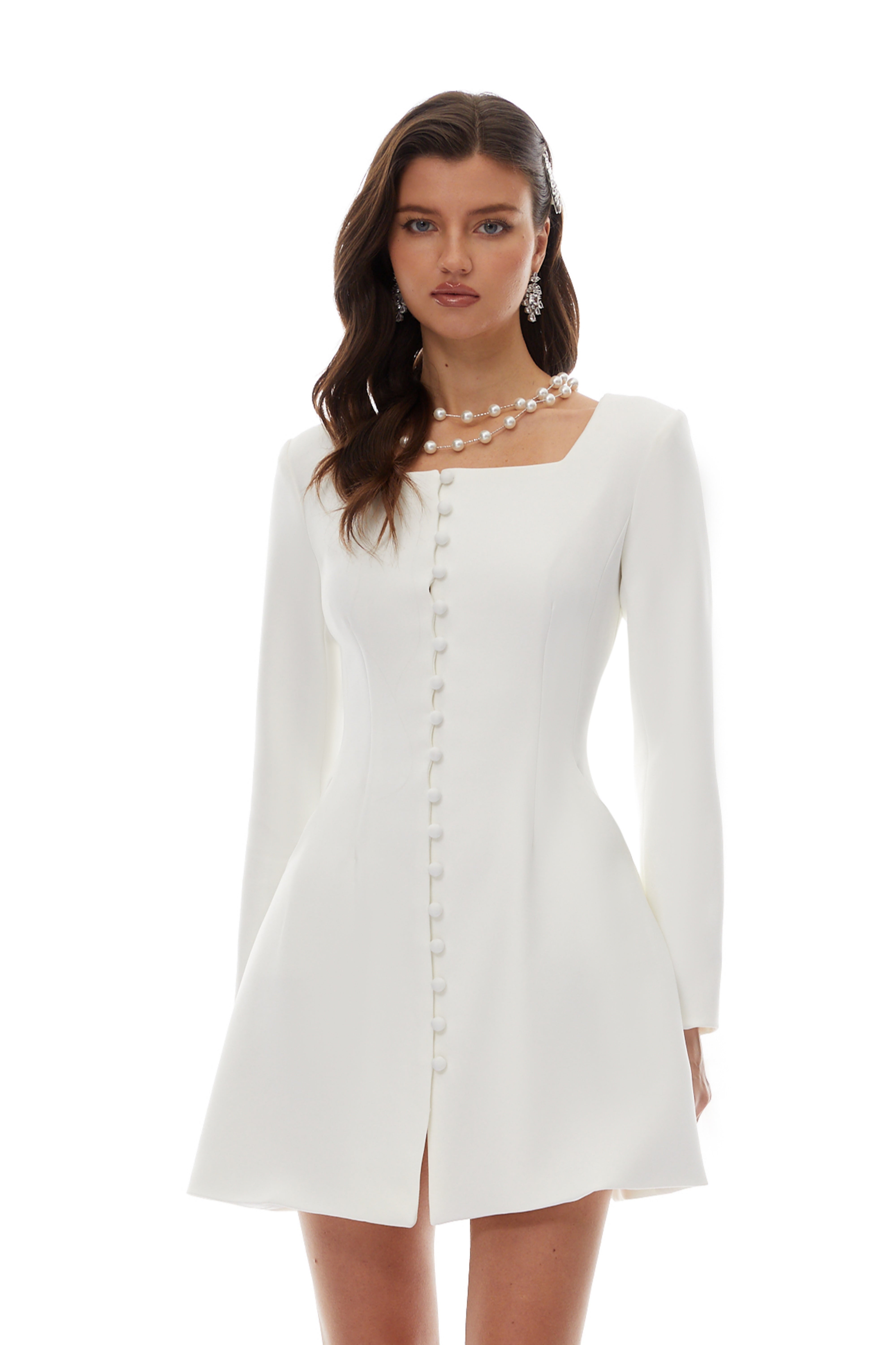 فستان قصير من إيفون وايت بصف أزرار واحد