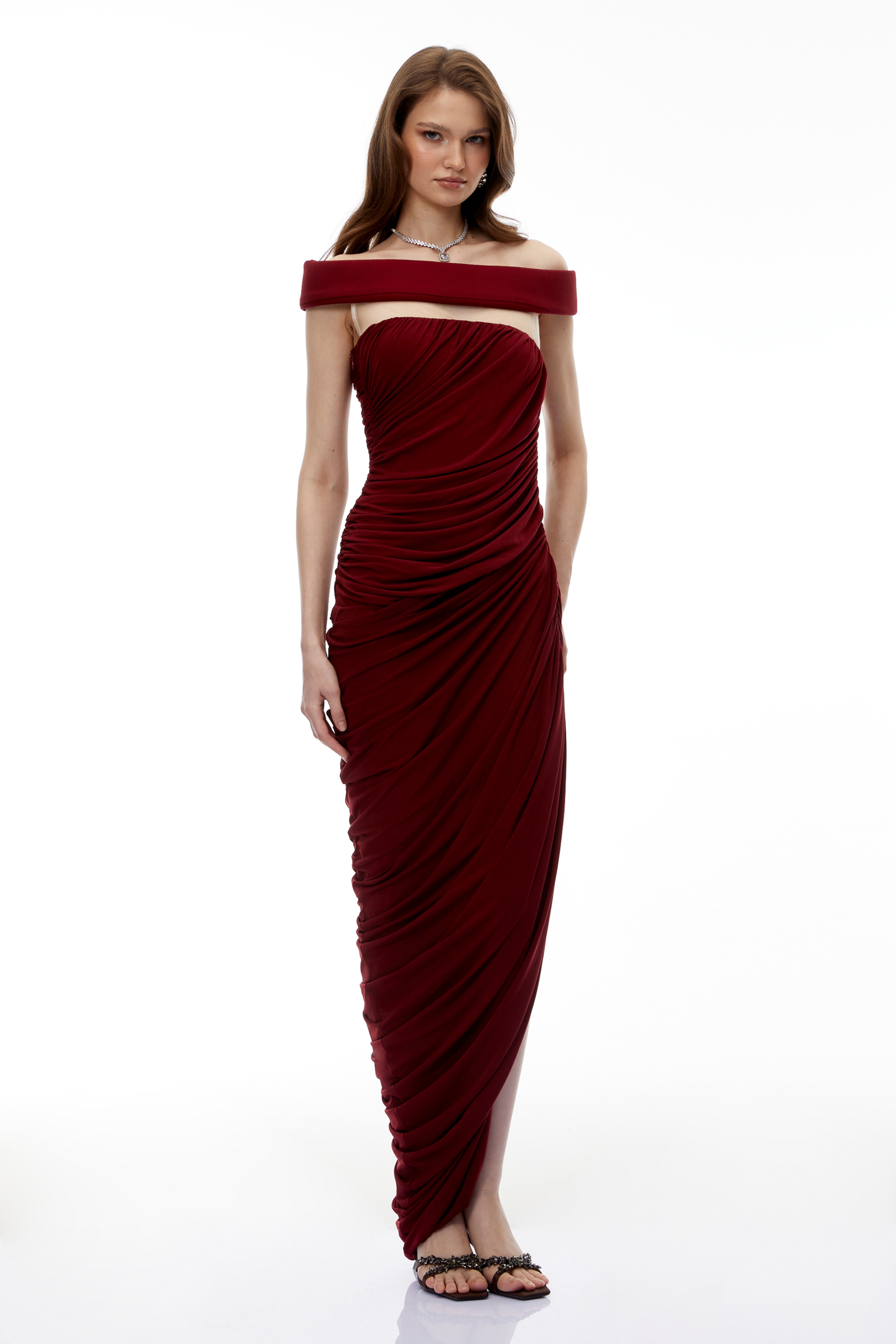 Zakiya – rotes, schulterfreies Maxikleid mit Rüschen