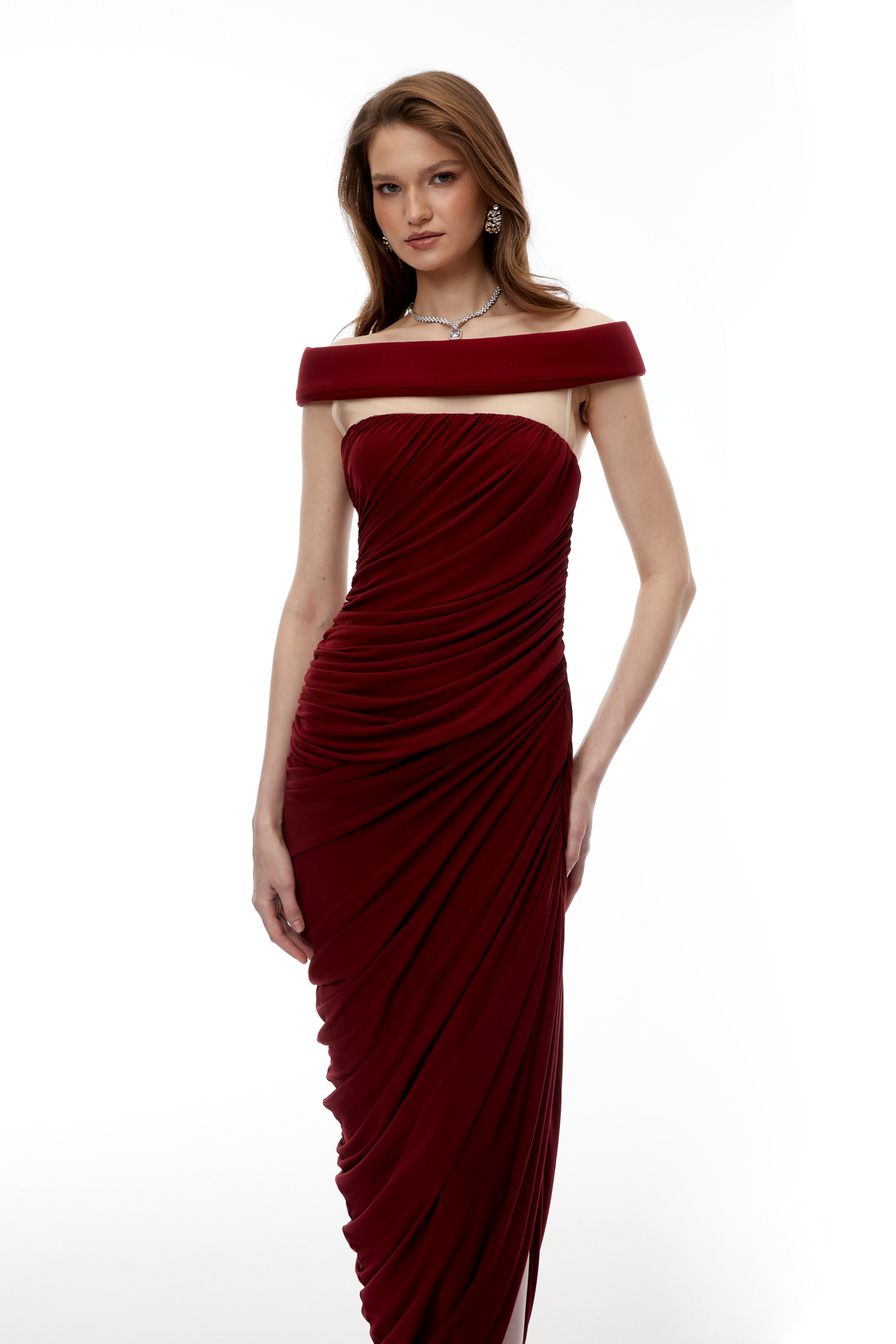 Zakiya – rotes, schulterfreies Maxikleid mit Rüschen