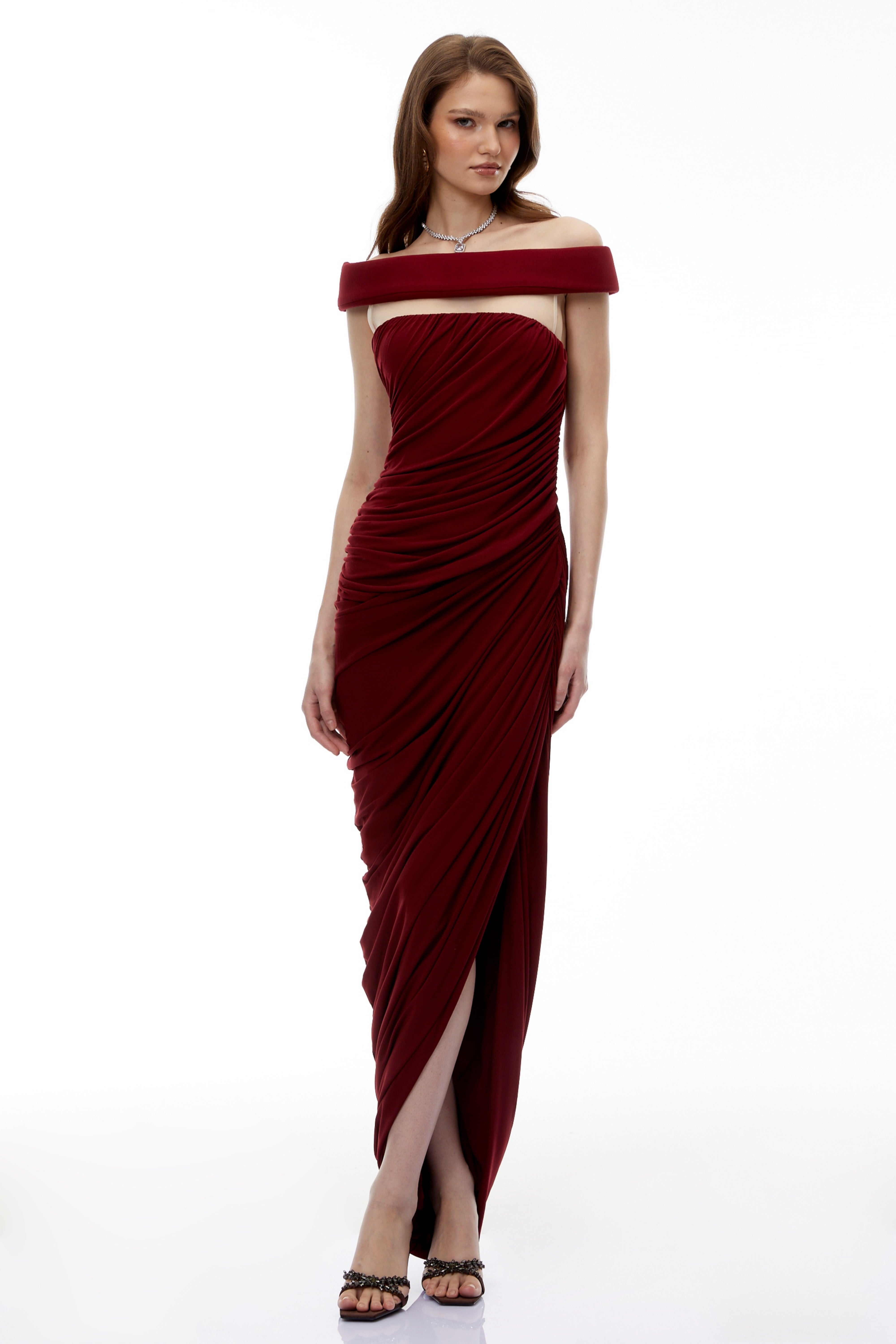 Zakiya – rotes, schulterfreies Maxikleid mit Rüschen