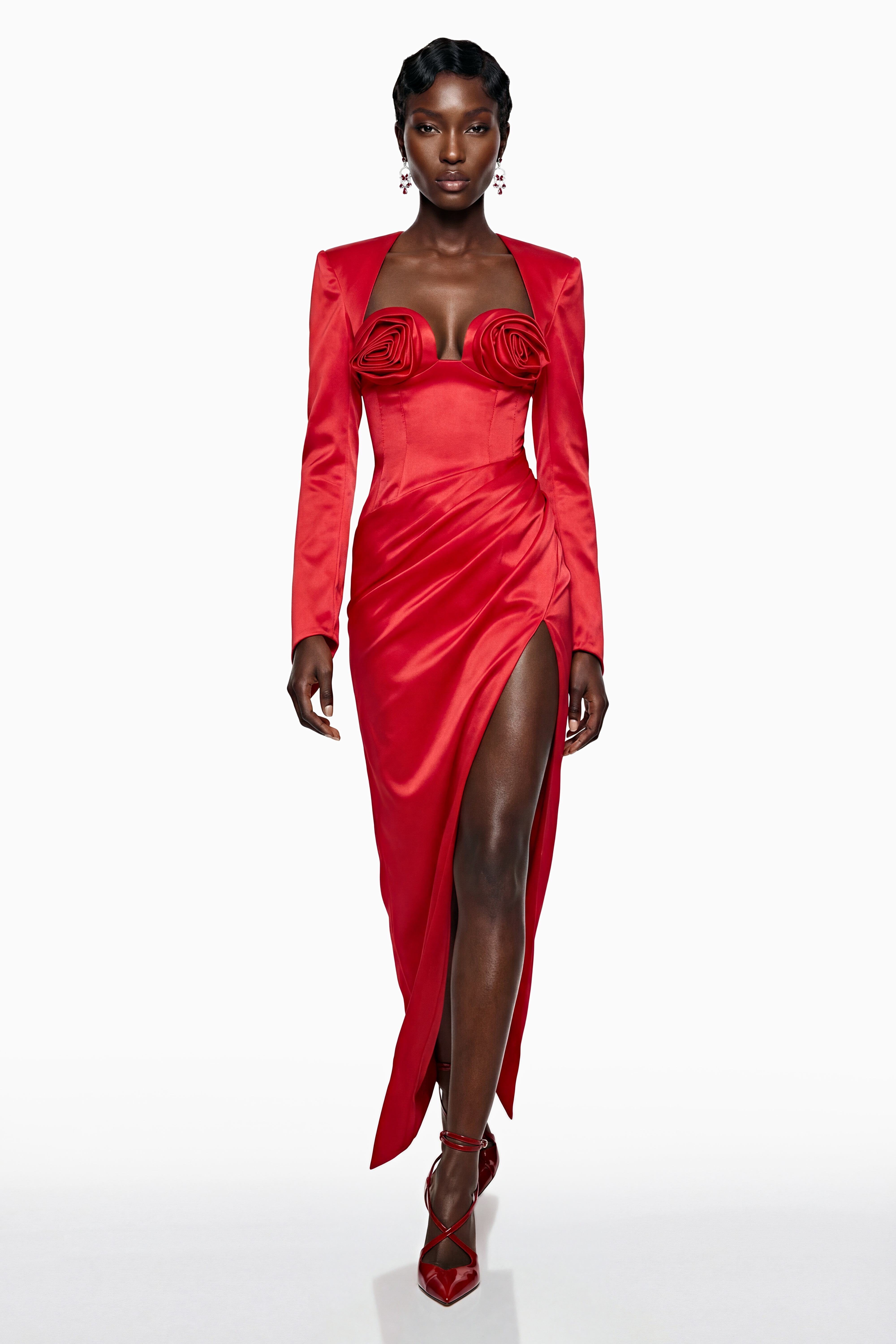 Zanele – rotes Maxikleid mit Rüschen und 3D-Blütenblättern