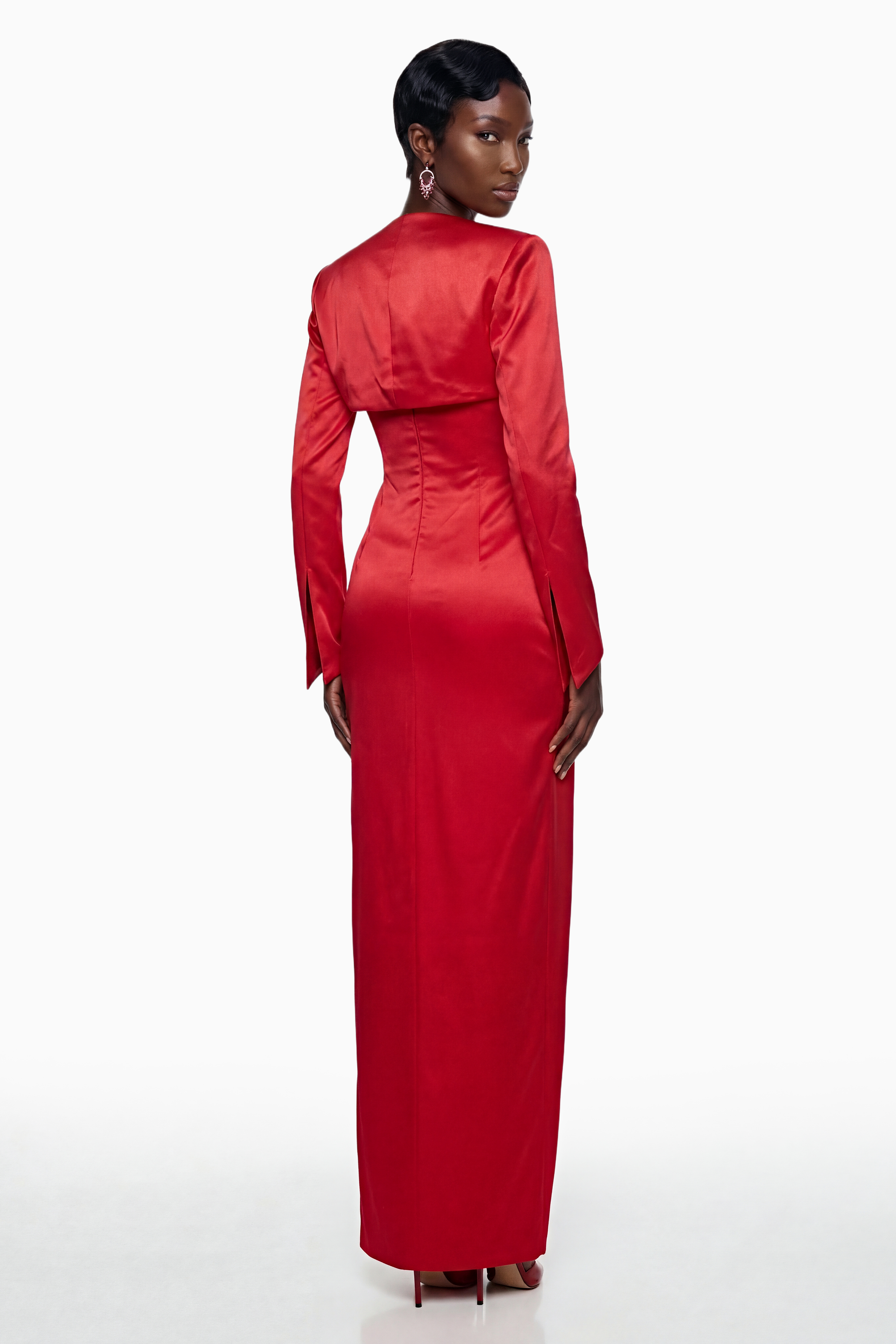 Zanele – rotes Maxikleid mit Rüschen und 3D-Blütenblättern