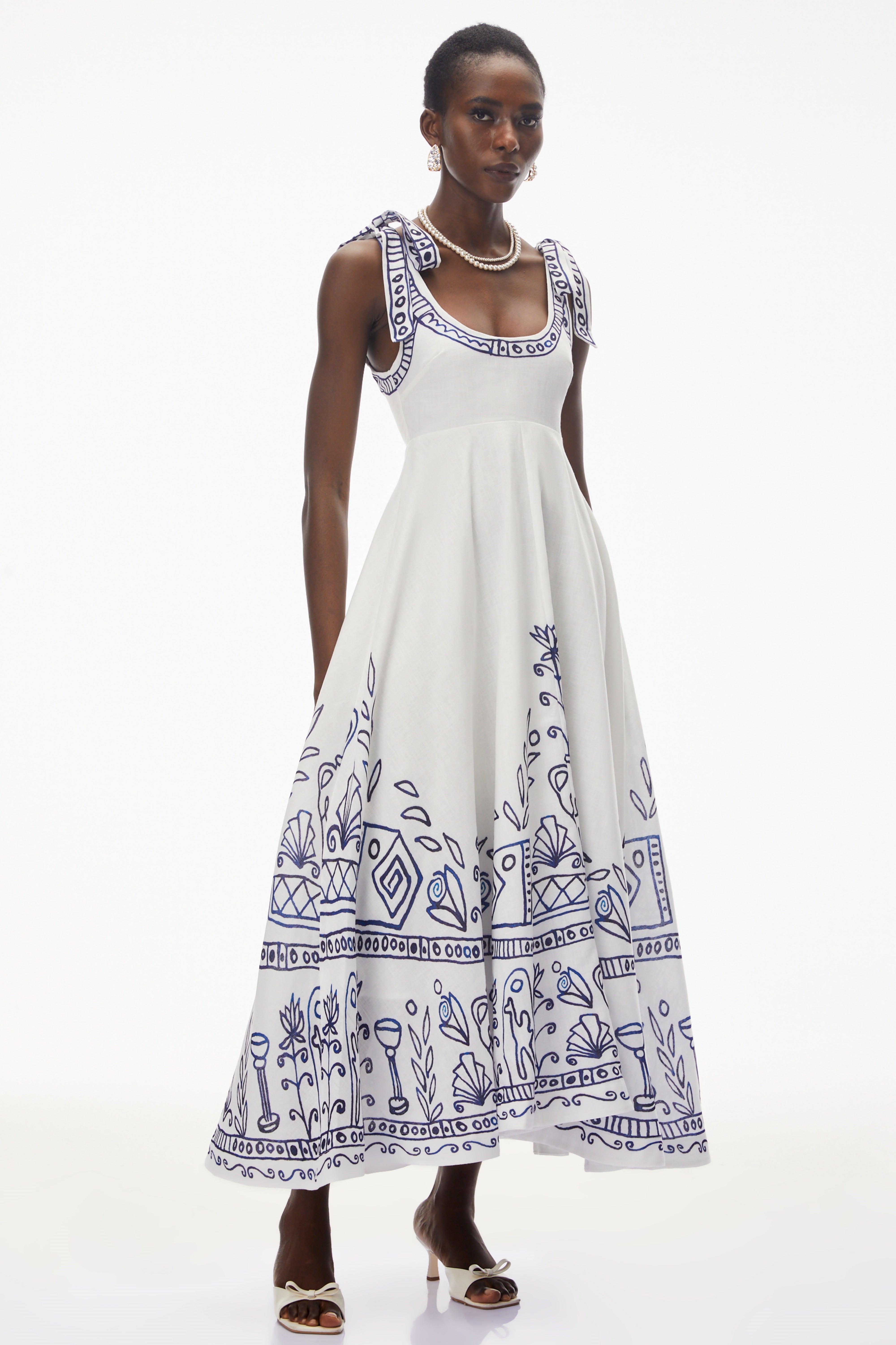 فستان ماكسي من زوهار باللون الأبيض بنقشة بلوك كولور