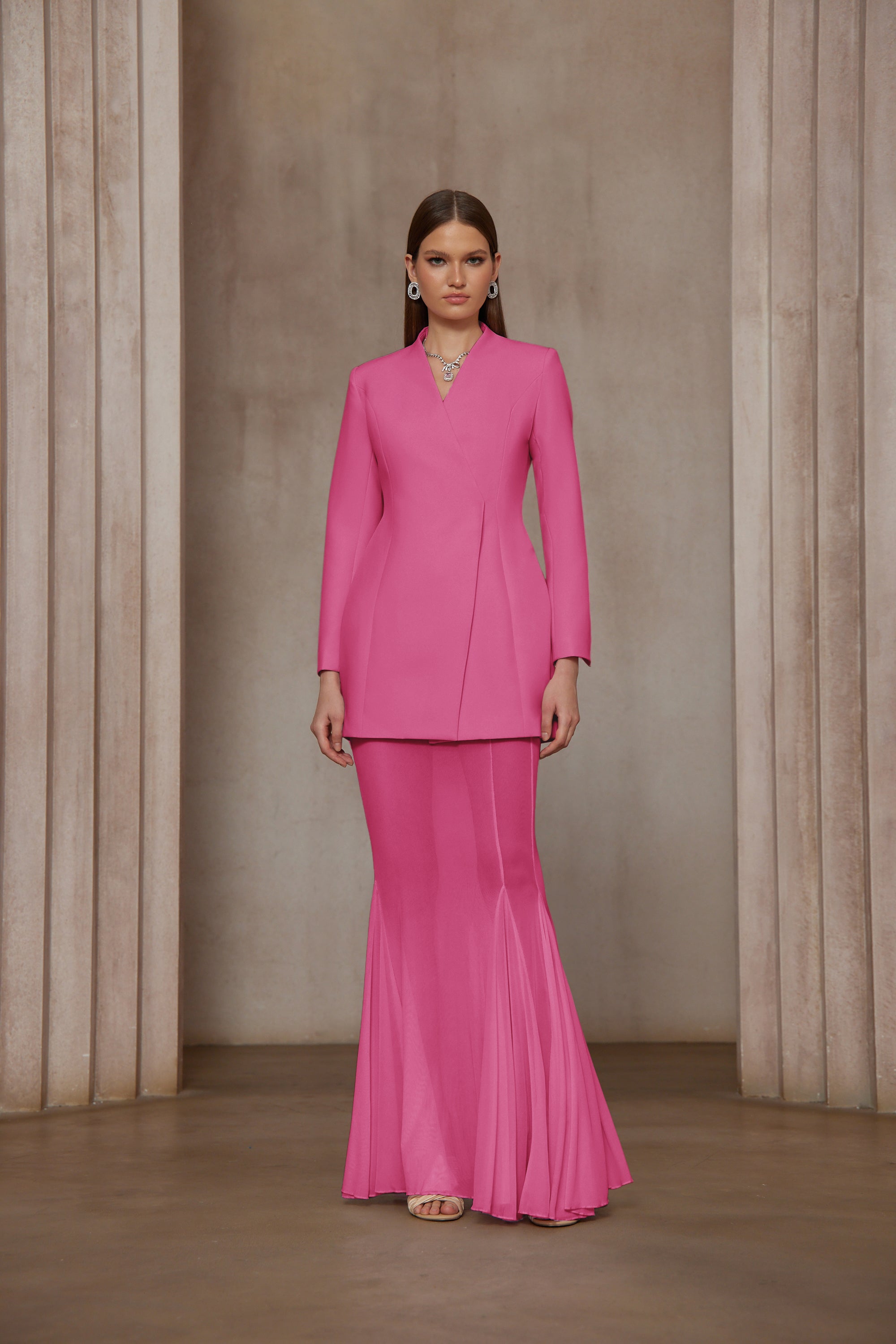 طقم جاكيت وتنورة بتصميم برميل إينورا