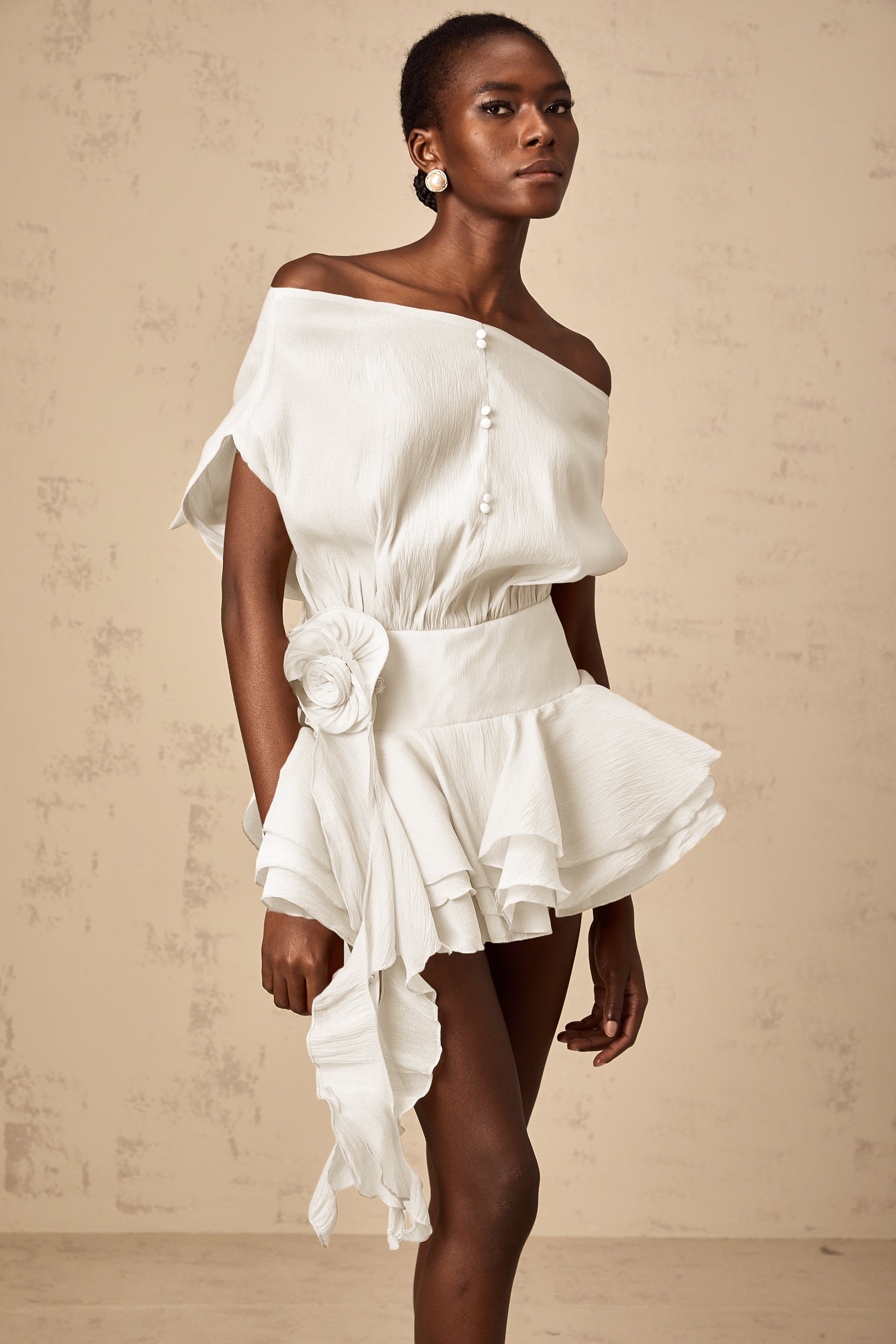 Amélie Minikleid mit Volant und Blumenapplikation